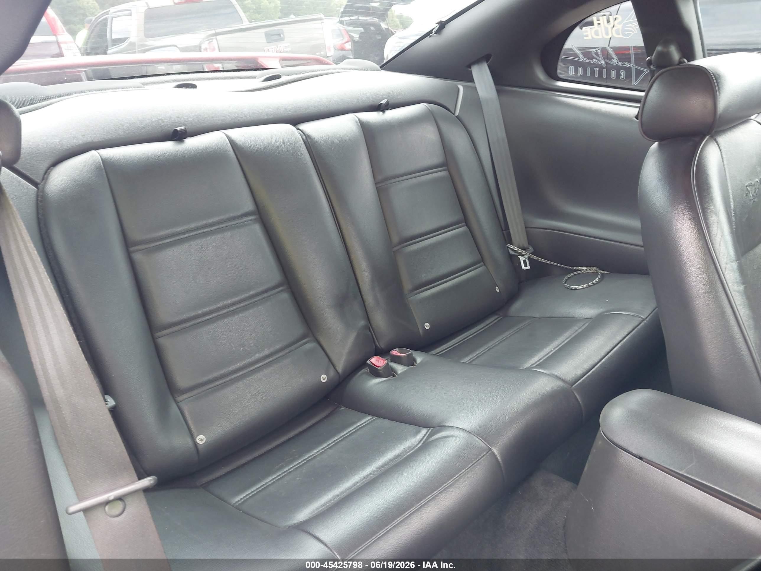 2004 Ford Mustang   Red vin: 1FAFP40624F167874