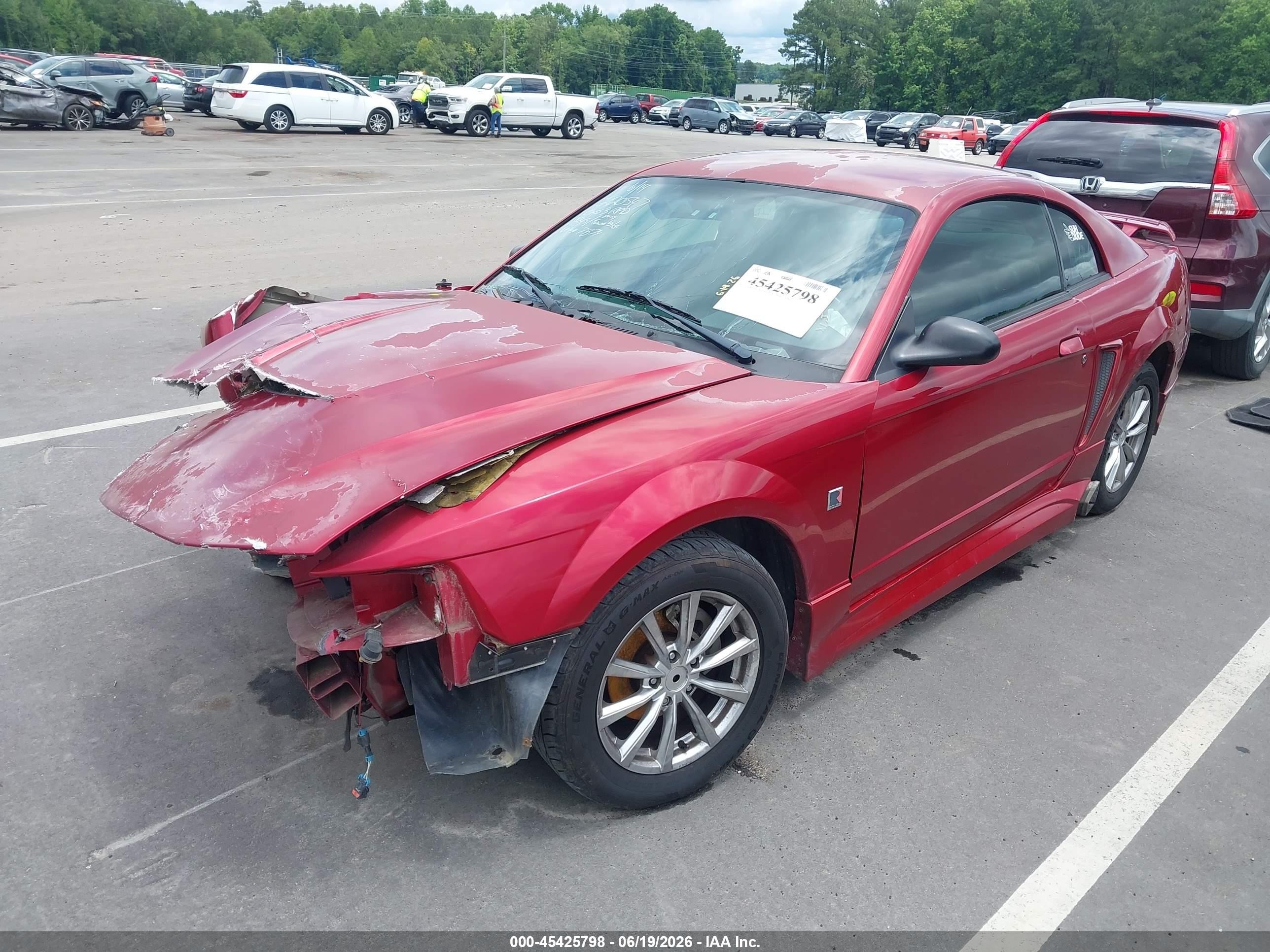 2004 Ford Mustang   Red vin: 1FAFP40624F167874