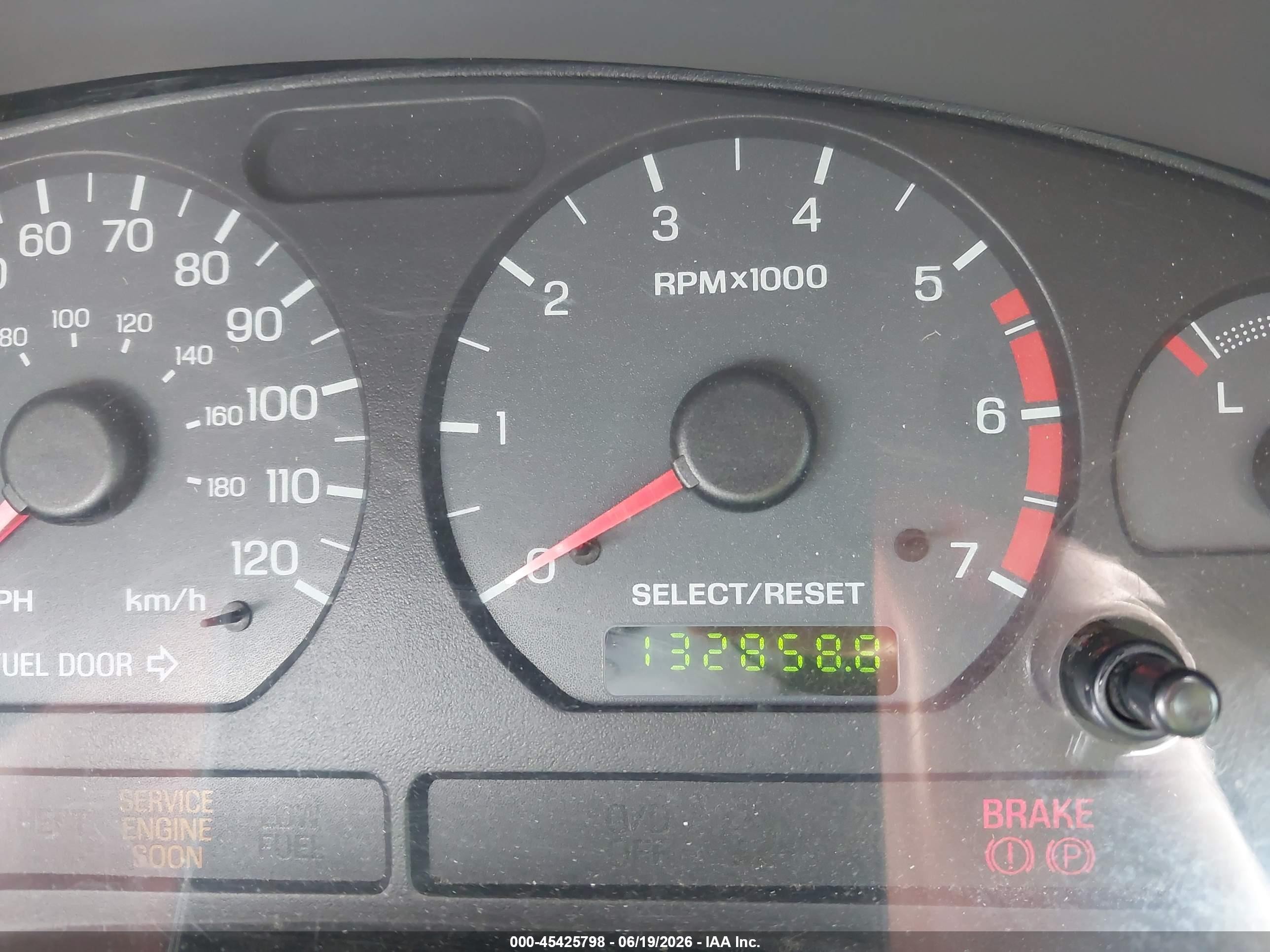 2004 Ford Mustang   Red vin: 1FAFP40624F167874