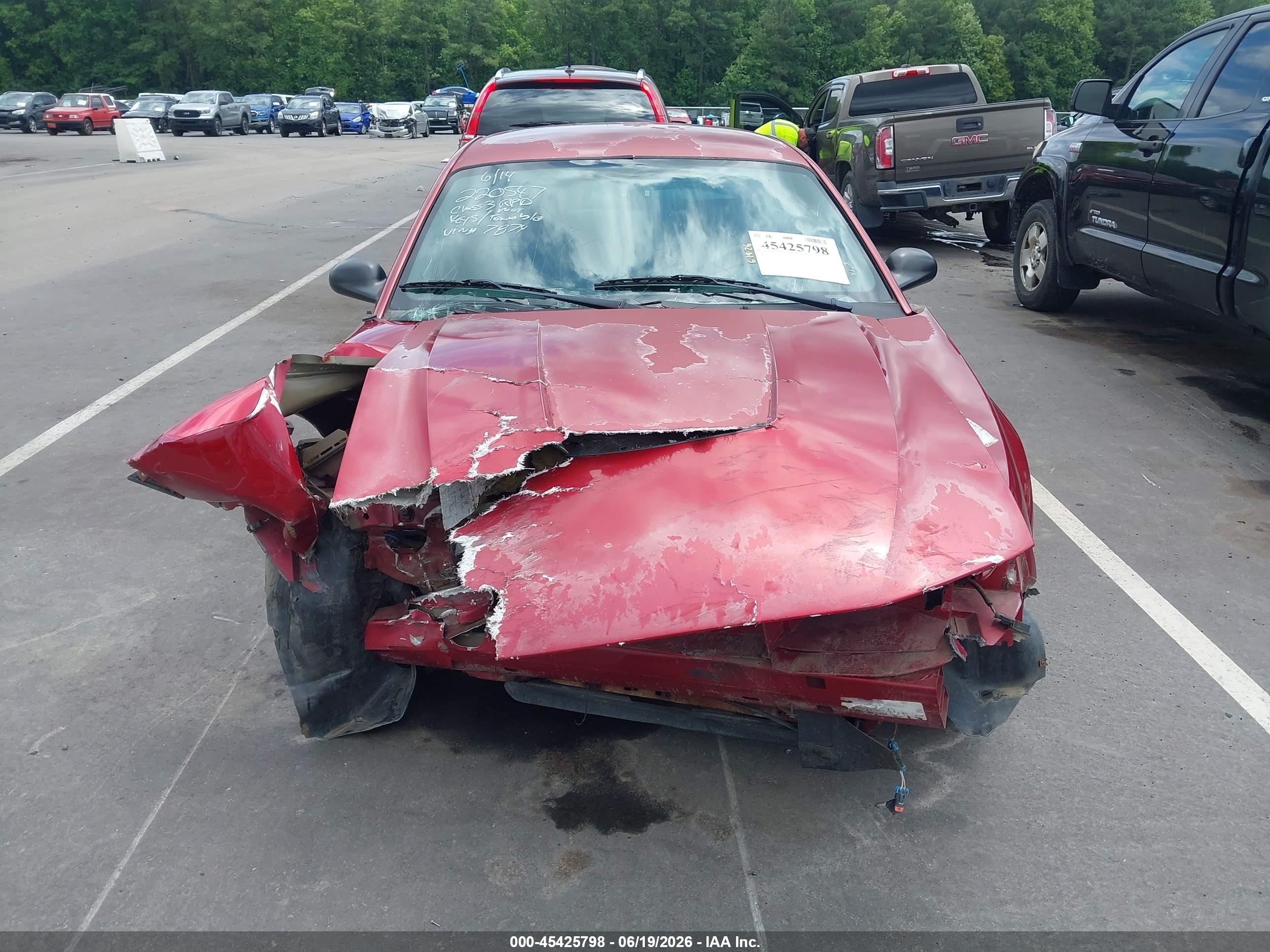 2004 Ford Mustang   Red vin: 1FAFP40624F167874