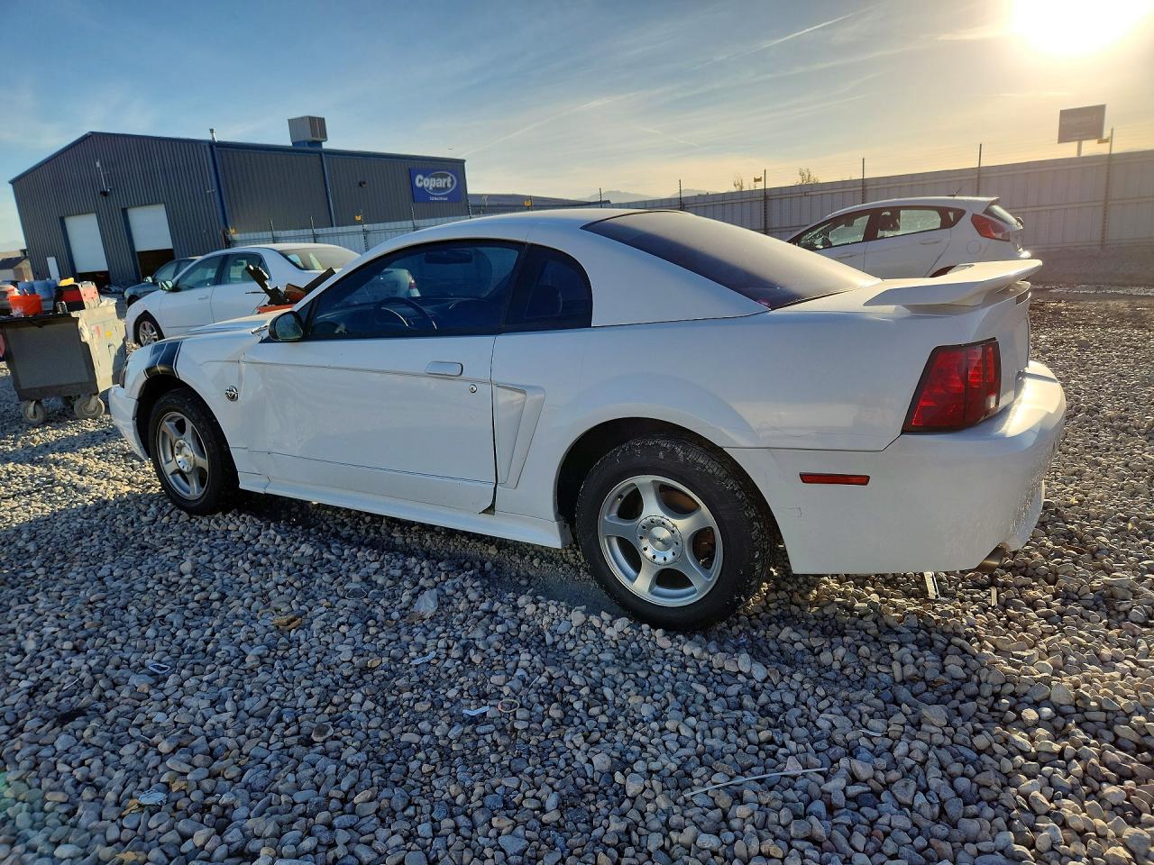 2004 Ford Mustang White vin: 1FAFP40624F197926