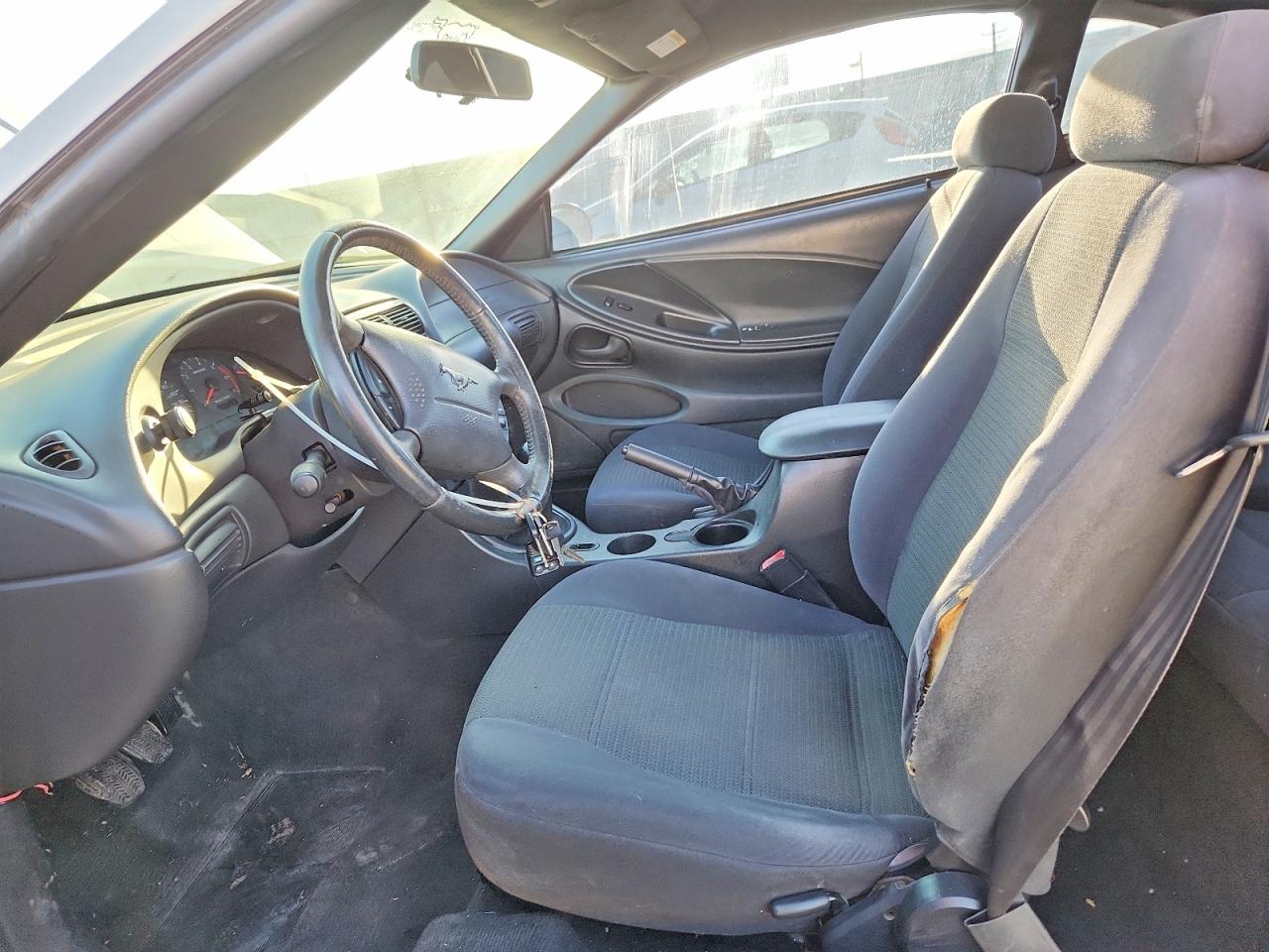 2004 Ford Mustang White vin: 1FAFP40624F197926
