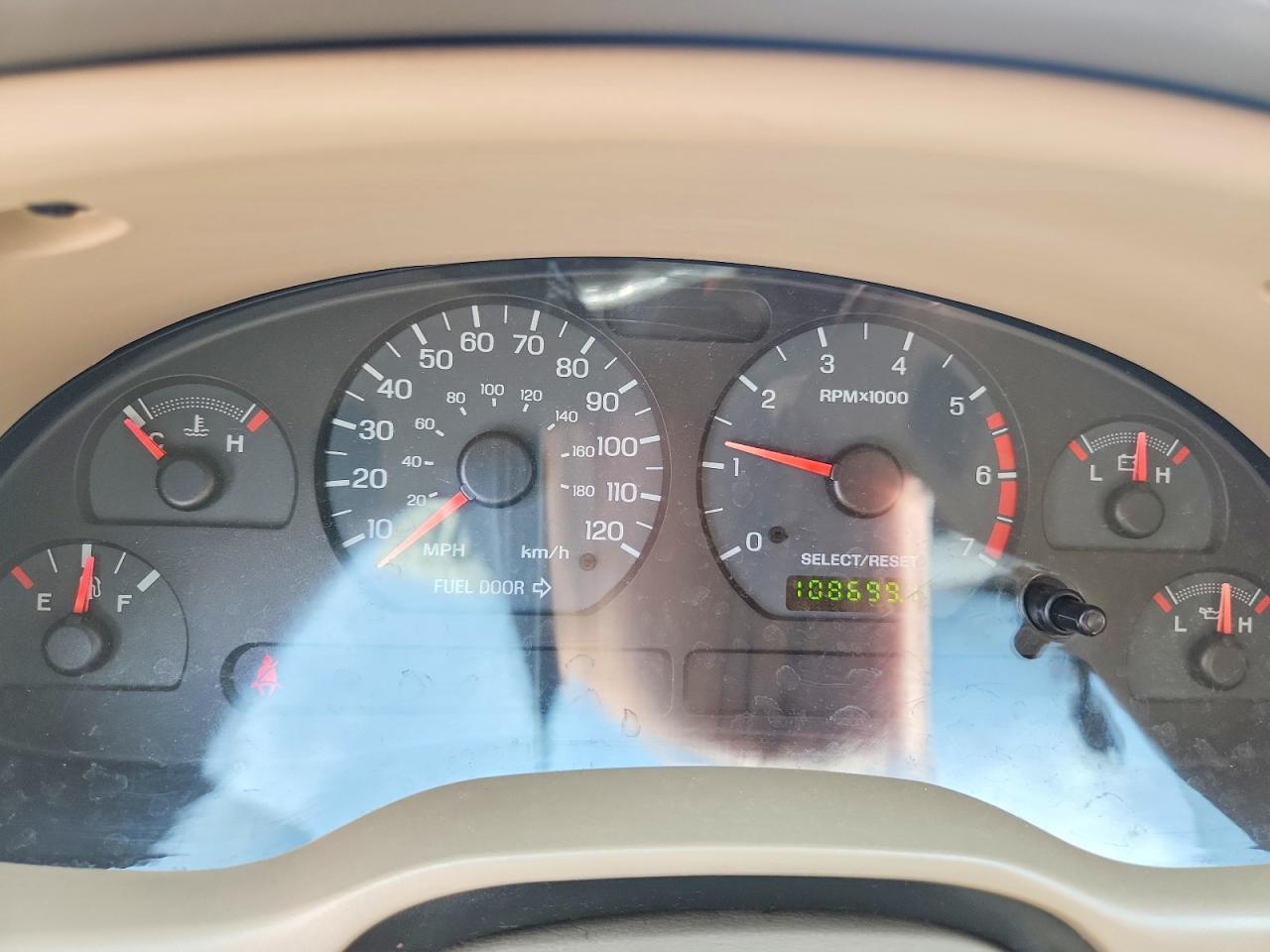 2004 Ford Mustang Red vin: 1FAFP40624F231668