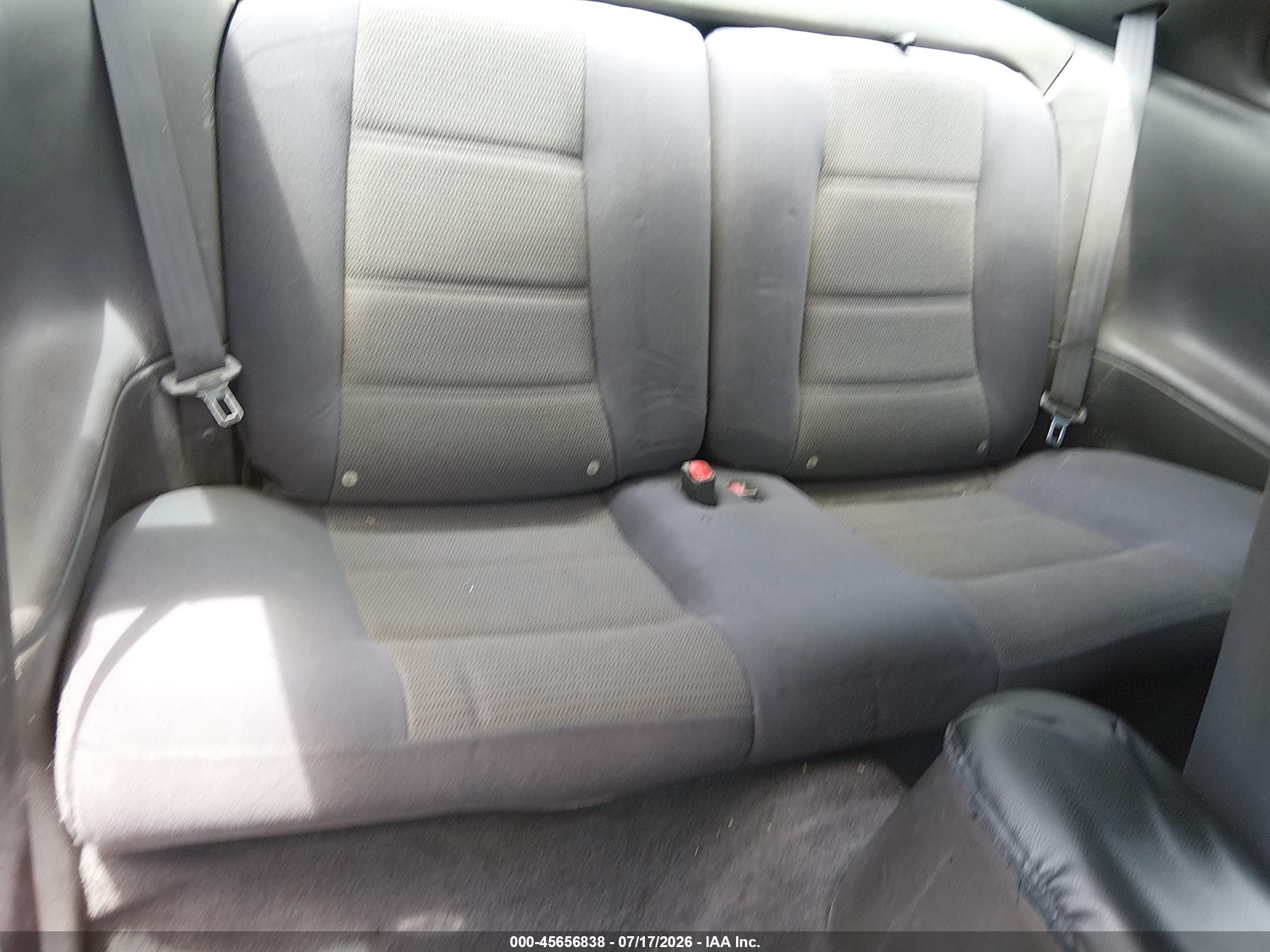 2004 Ford Mustang   Red vin: 1FAFP40634F154308