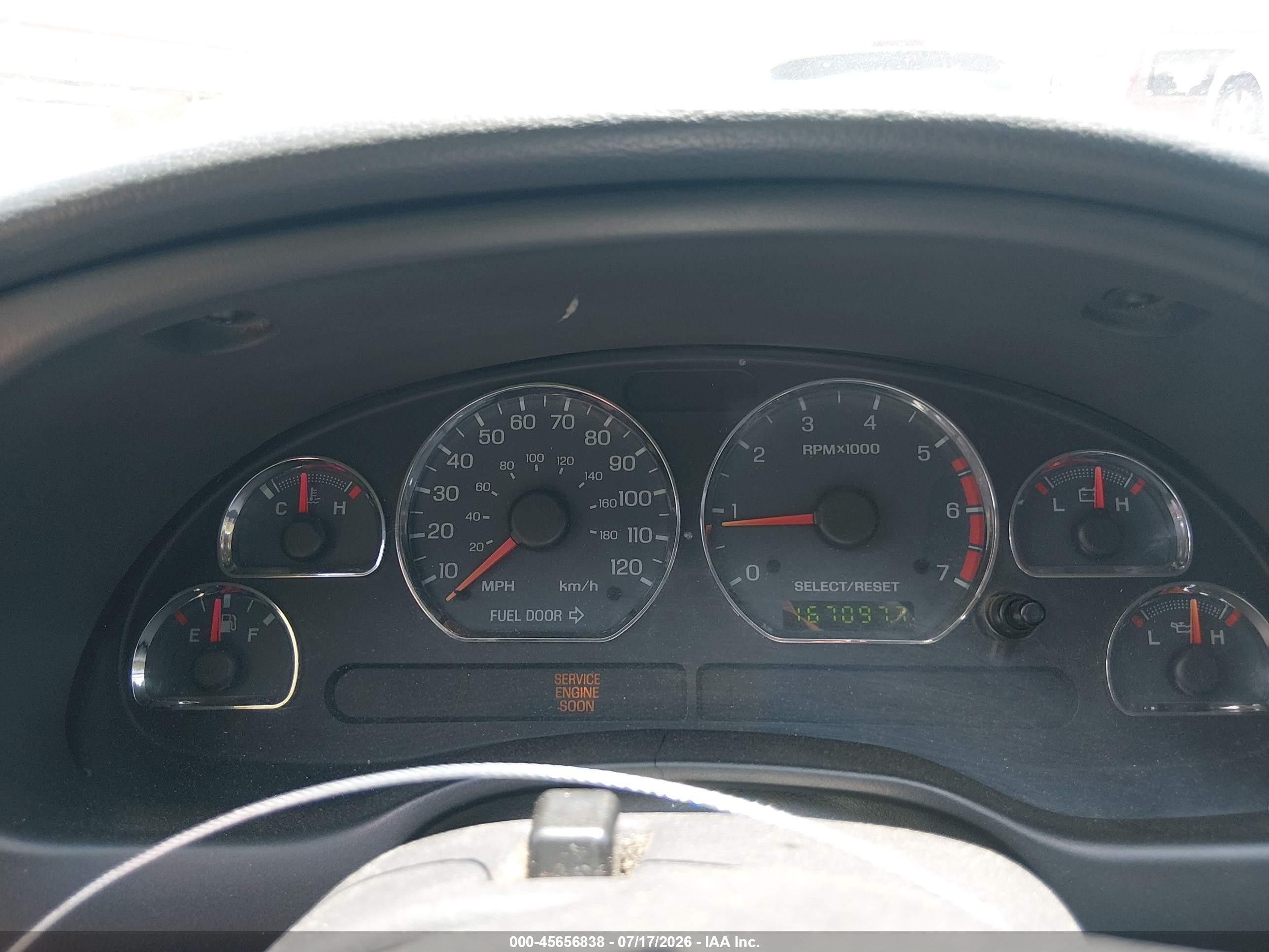 2004 Ford Mustang   Red vin: 1FAFP40634F154308