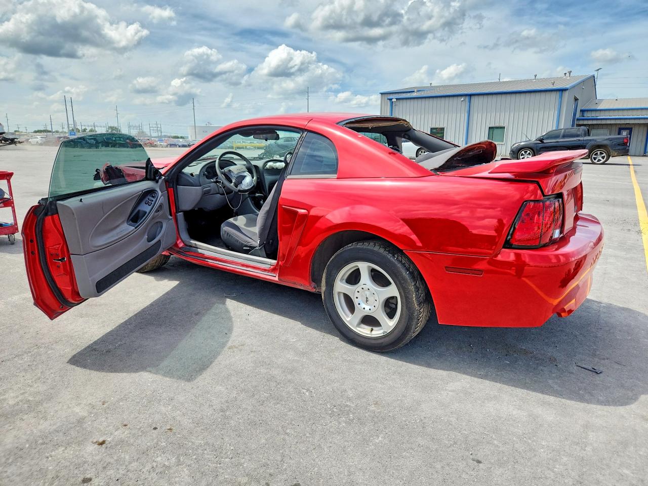 2004 Ford Mustang Red vin: 1FAFP40634F172615