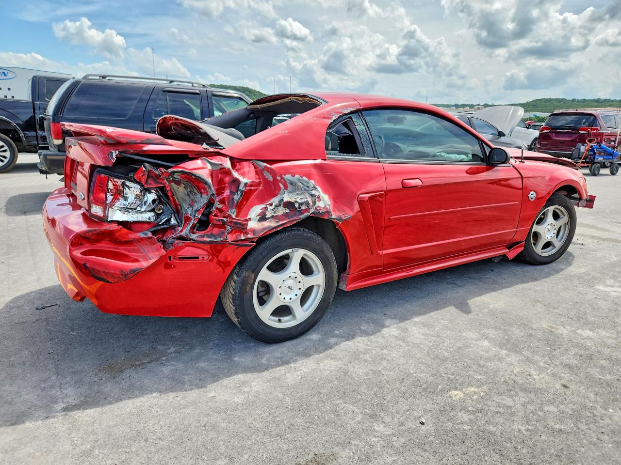 2004 Ford Mustang Red vin: 1FAFP40634F172615