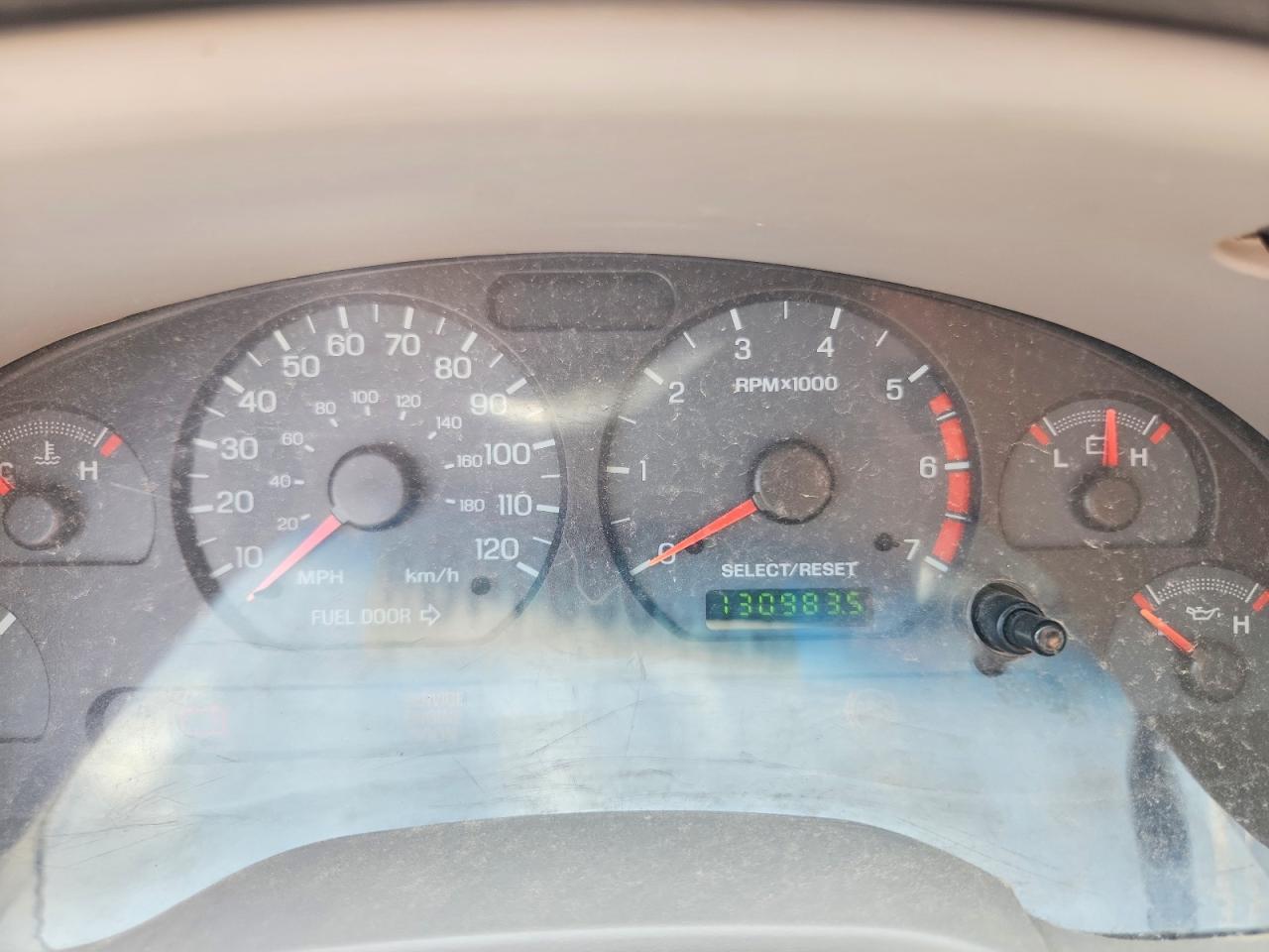 2004 Ford Mustang Red vin: 1FAFP40634F172615