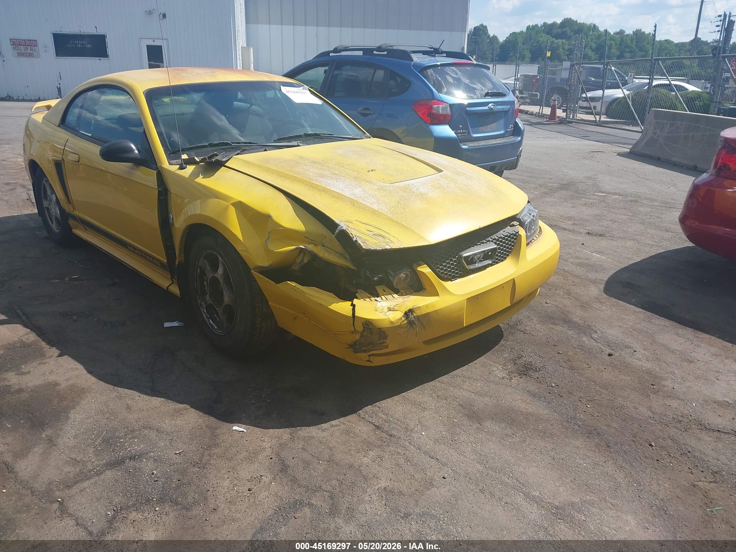 2004 Ford Mustang Yellow vin: 1FAFP40654F144721