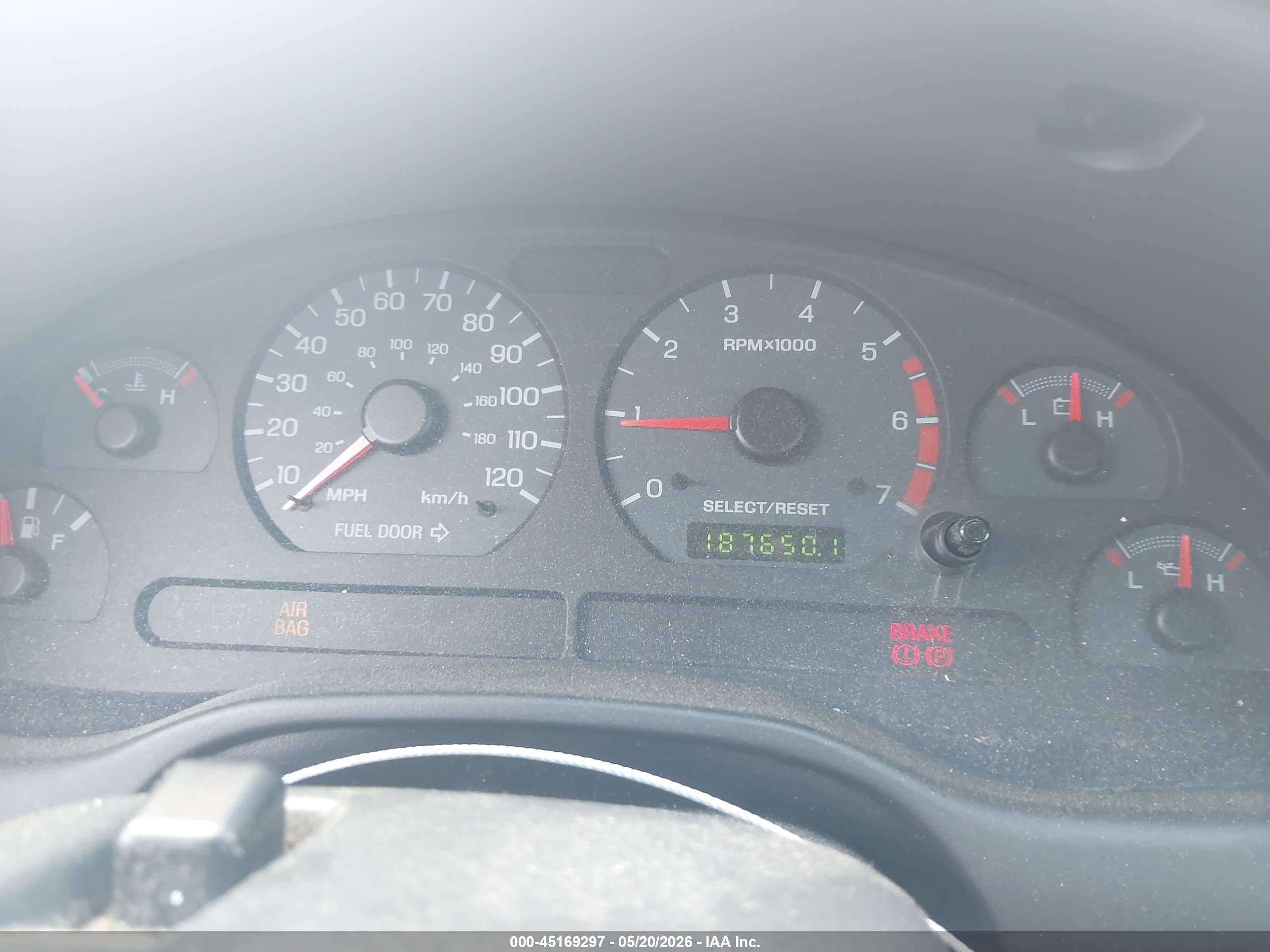 2004 Ford Mustang Yellow vin: 1FAFP40654F144721