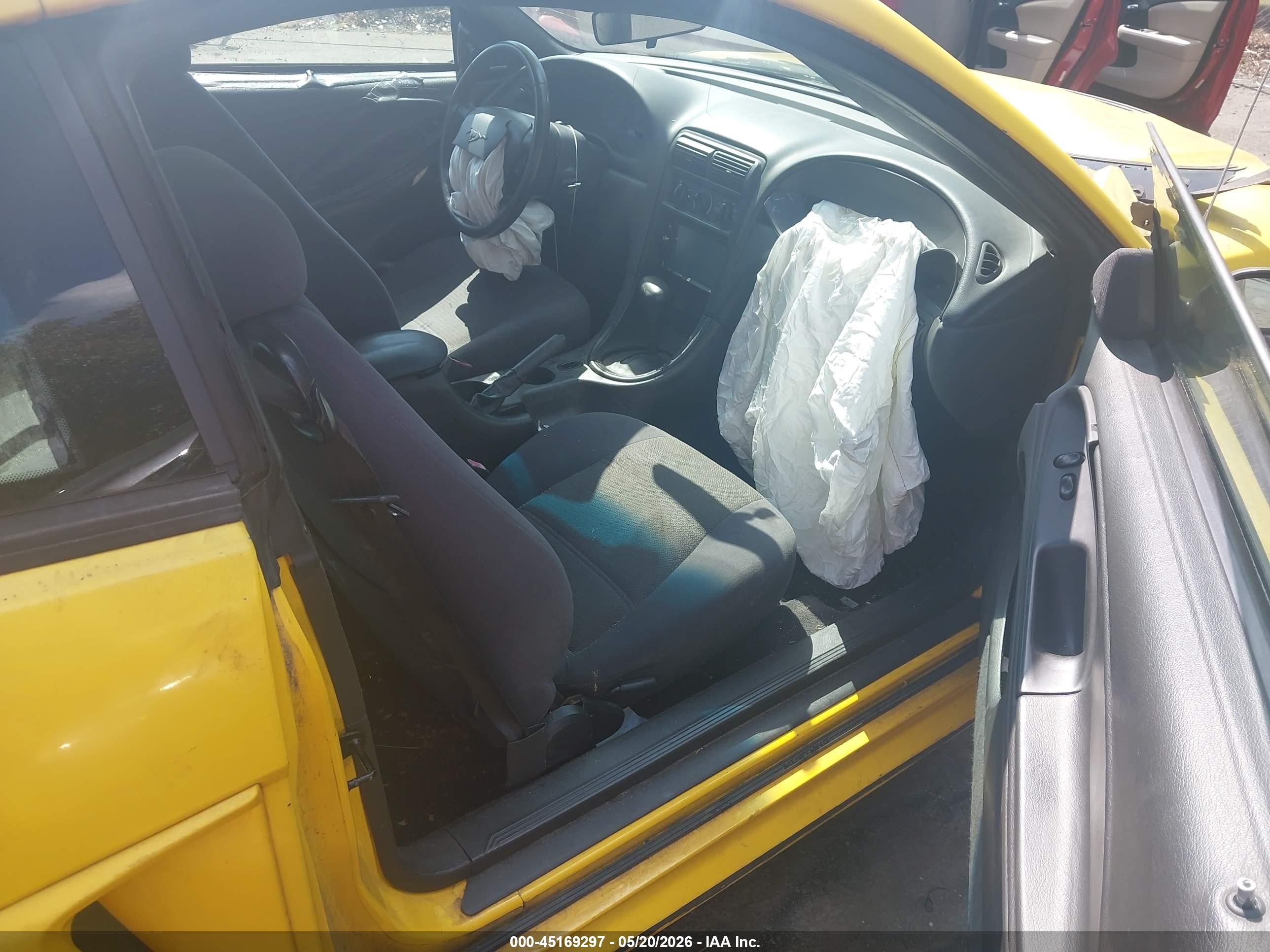 2004 Ford Mustang Yellow vin: 1FAFP40654F144721