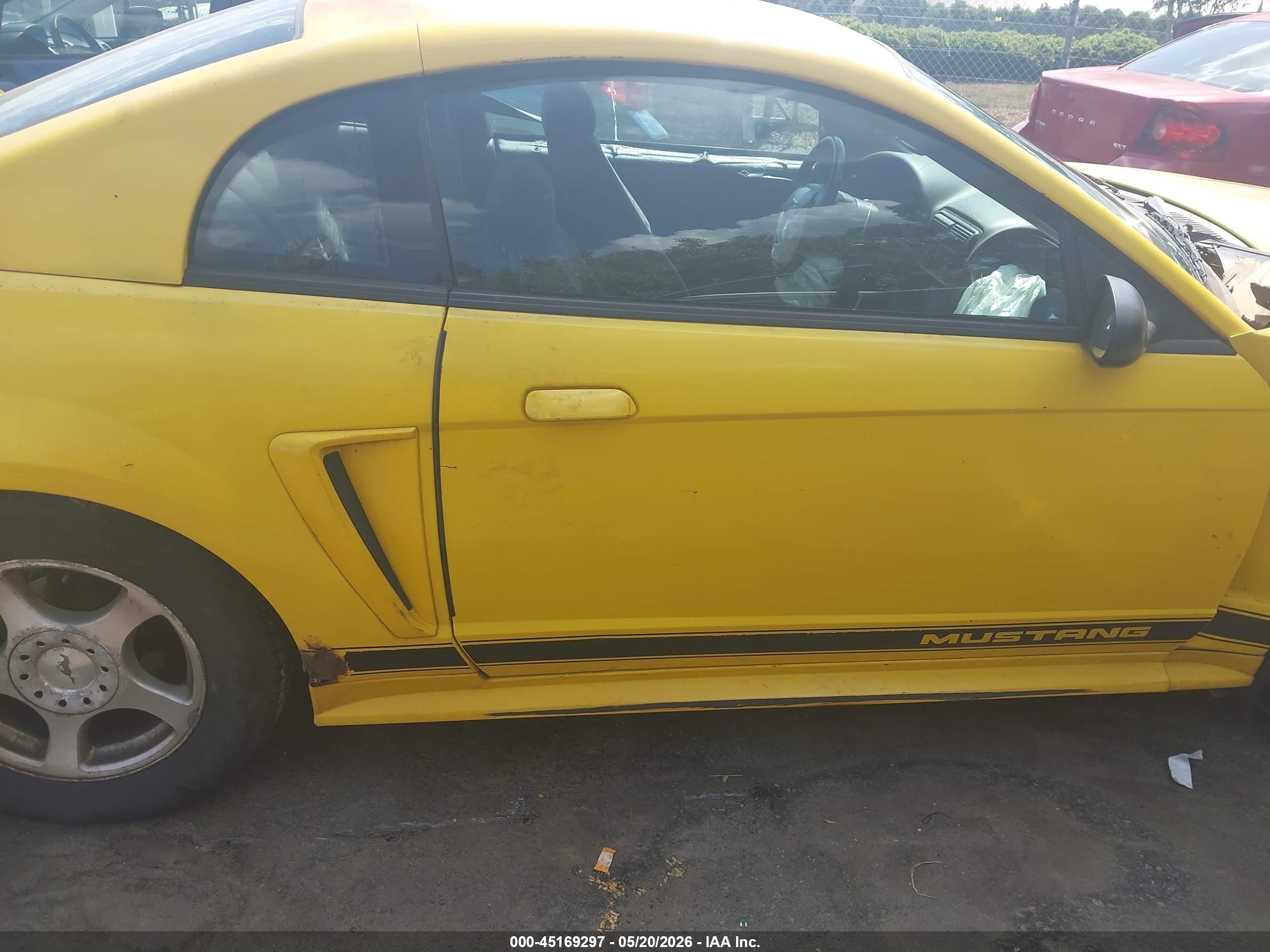 2004 Ford Mustang Yellow vin: 1FAFP40654F144721