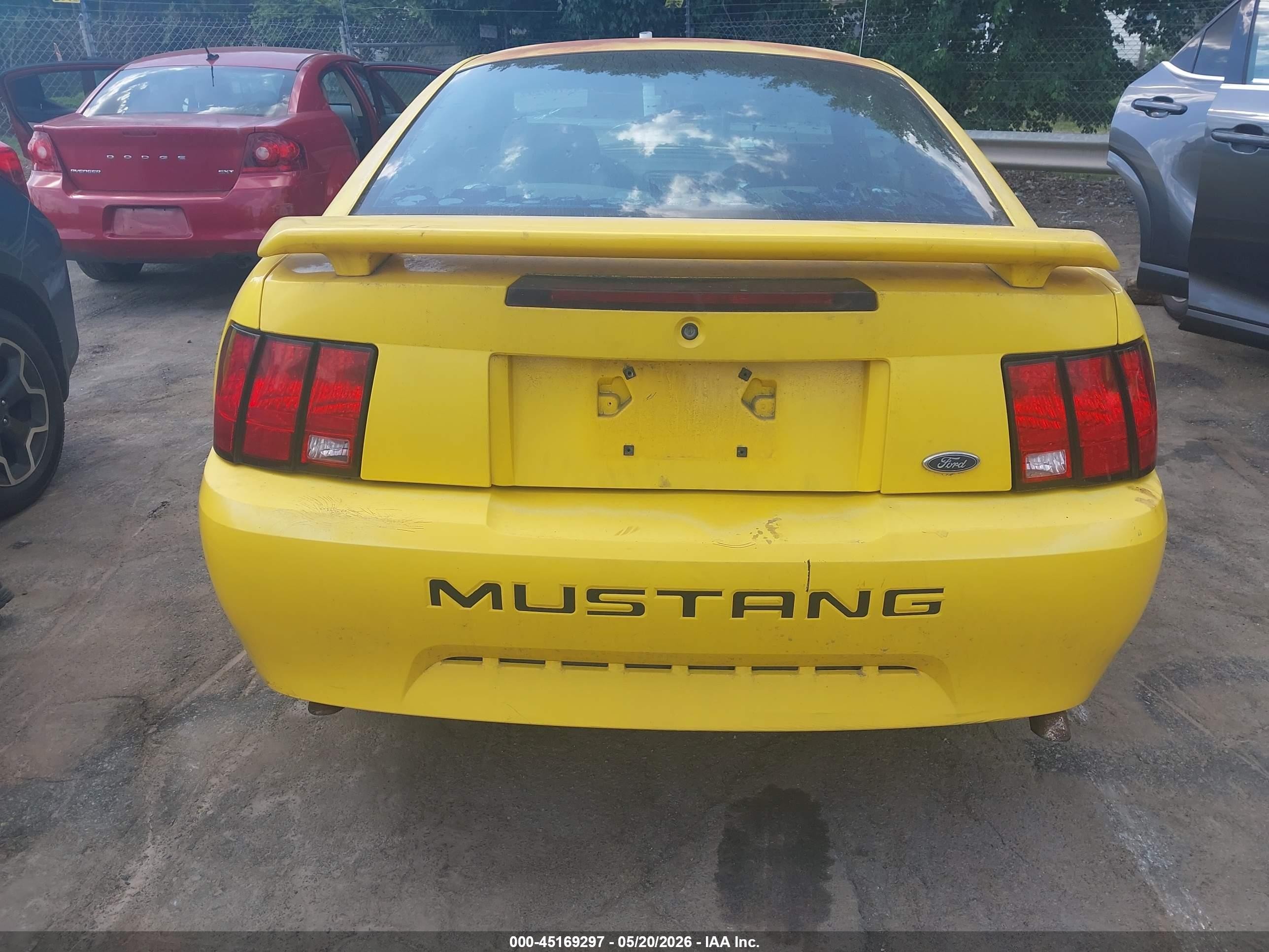 2004 Ford Mustang Yellow vin: 1FAFP40654F144721