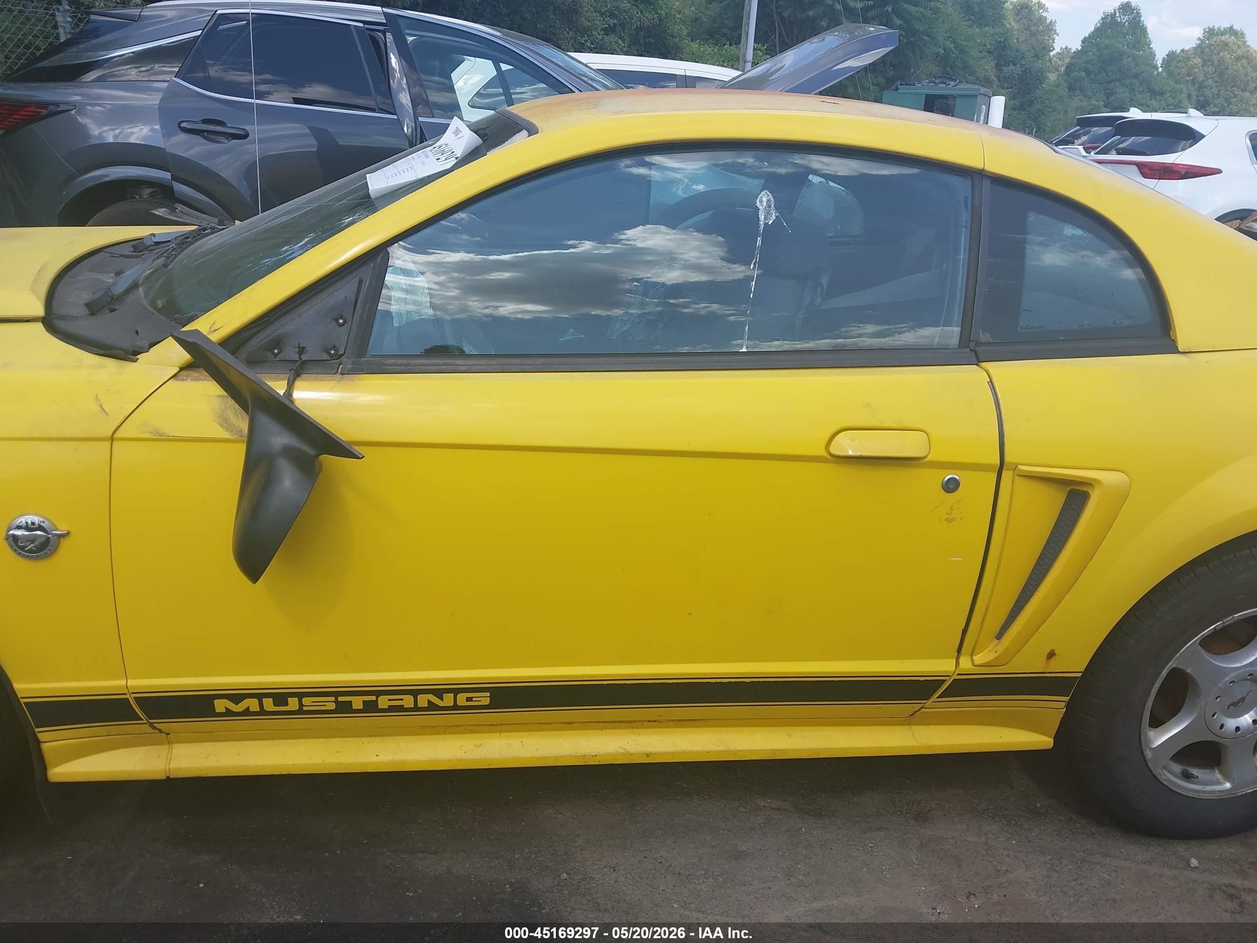 2004 Ford Mustang Yellow vin: 1FAFP40654F144721