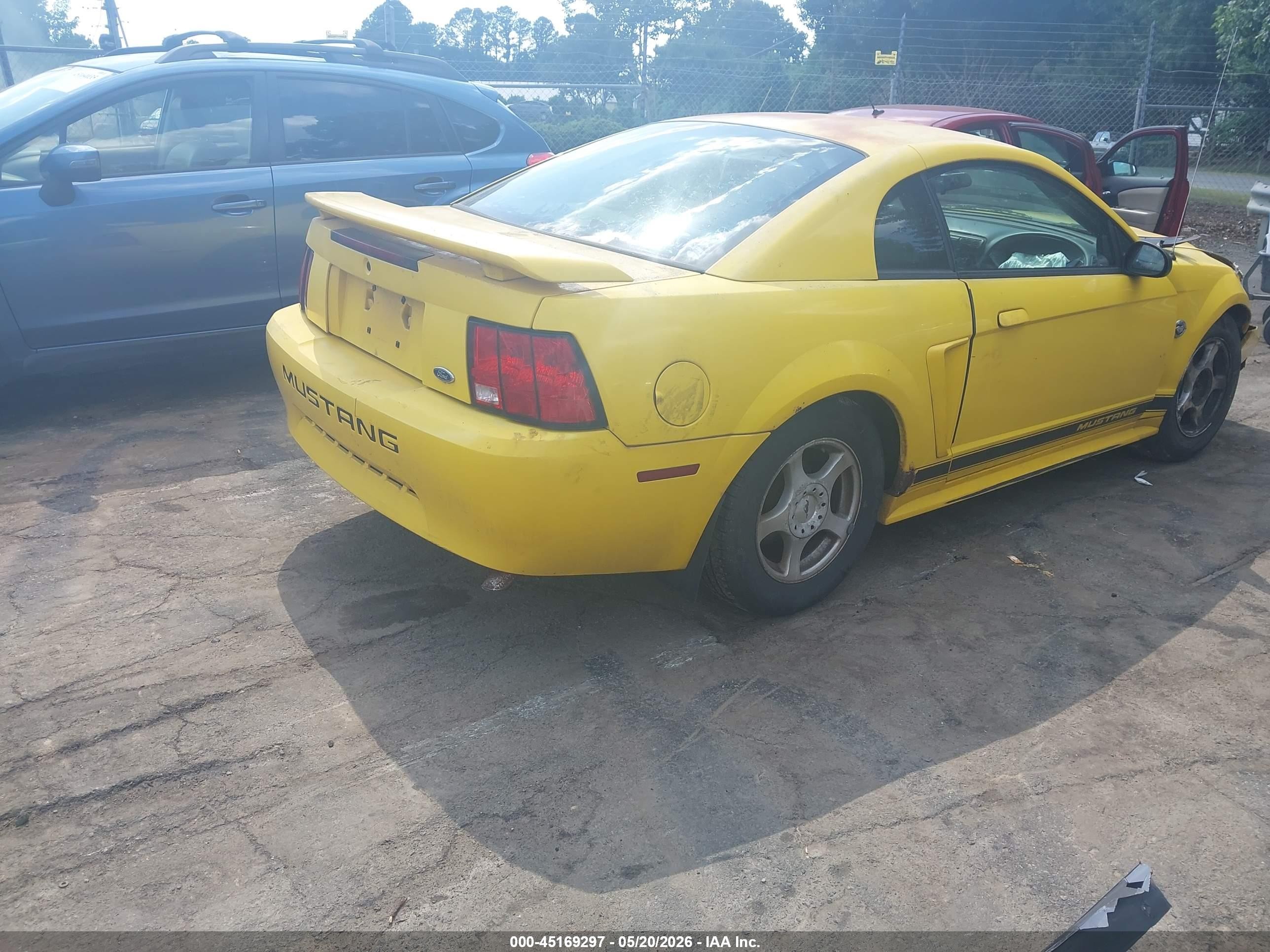 2004 Ford Mustang Yellow vin: 1FAFP40654F144721