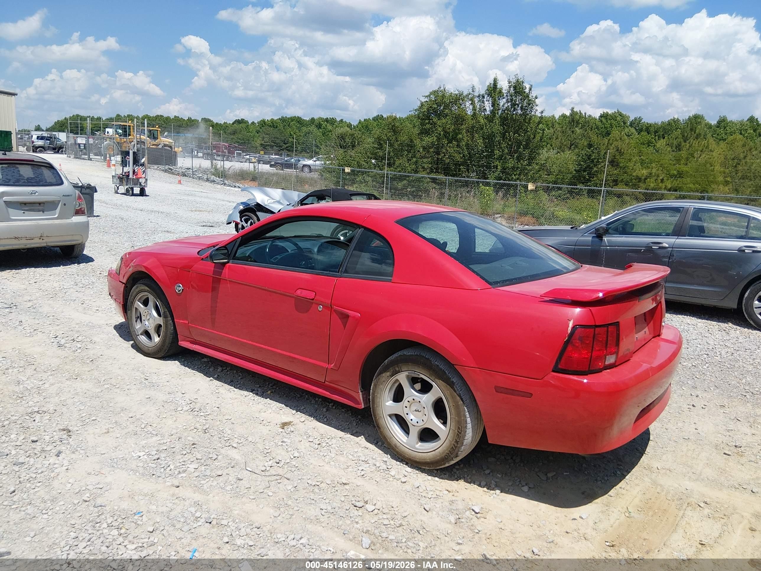 2004 Ford Mustang   Red vin: 1FAFP40654F170073