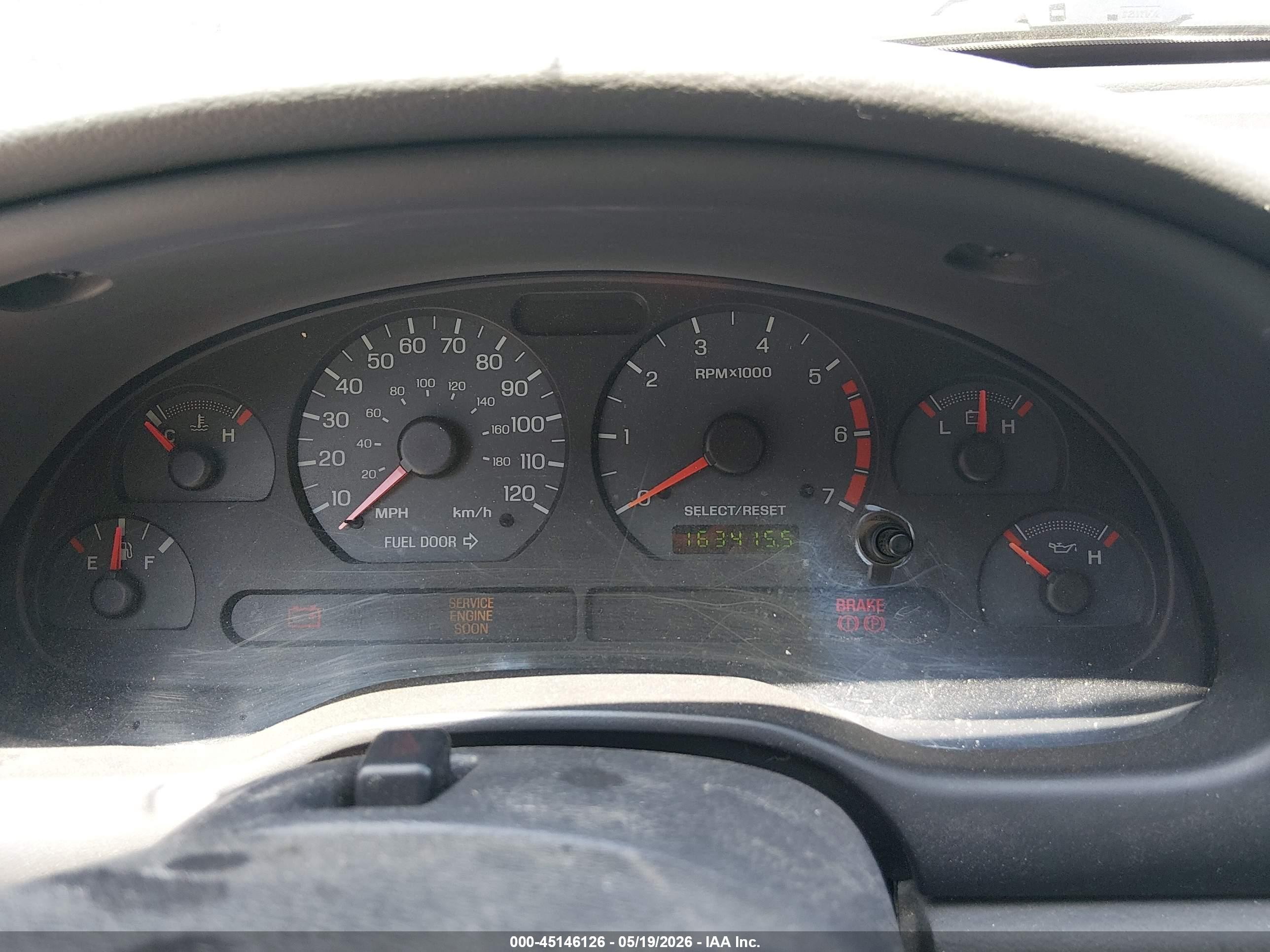 2004 Ford Mustang   Red vin: 1FAFP40654F170073