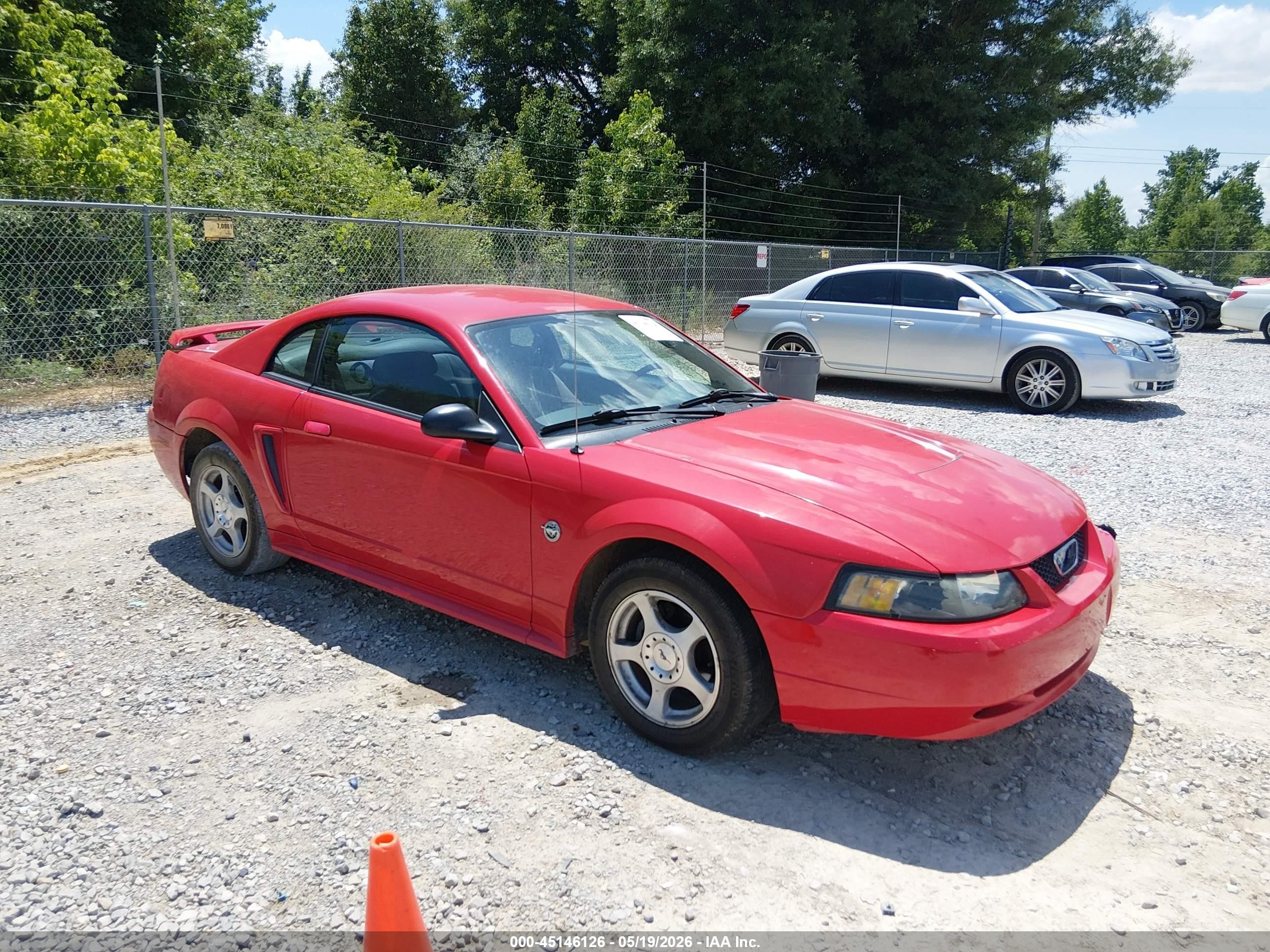 2004 Ford Mustang   Red vin: 1FAFP40654F170073