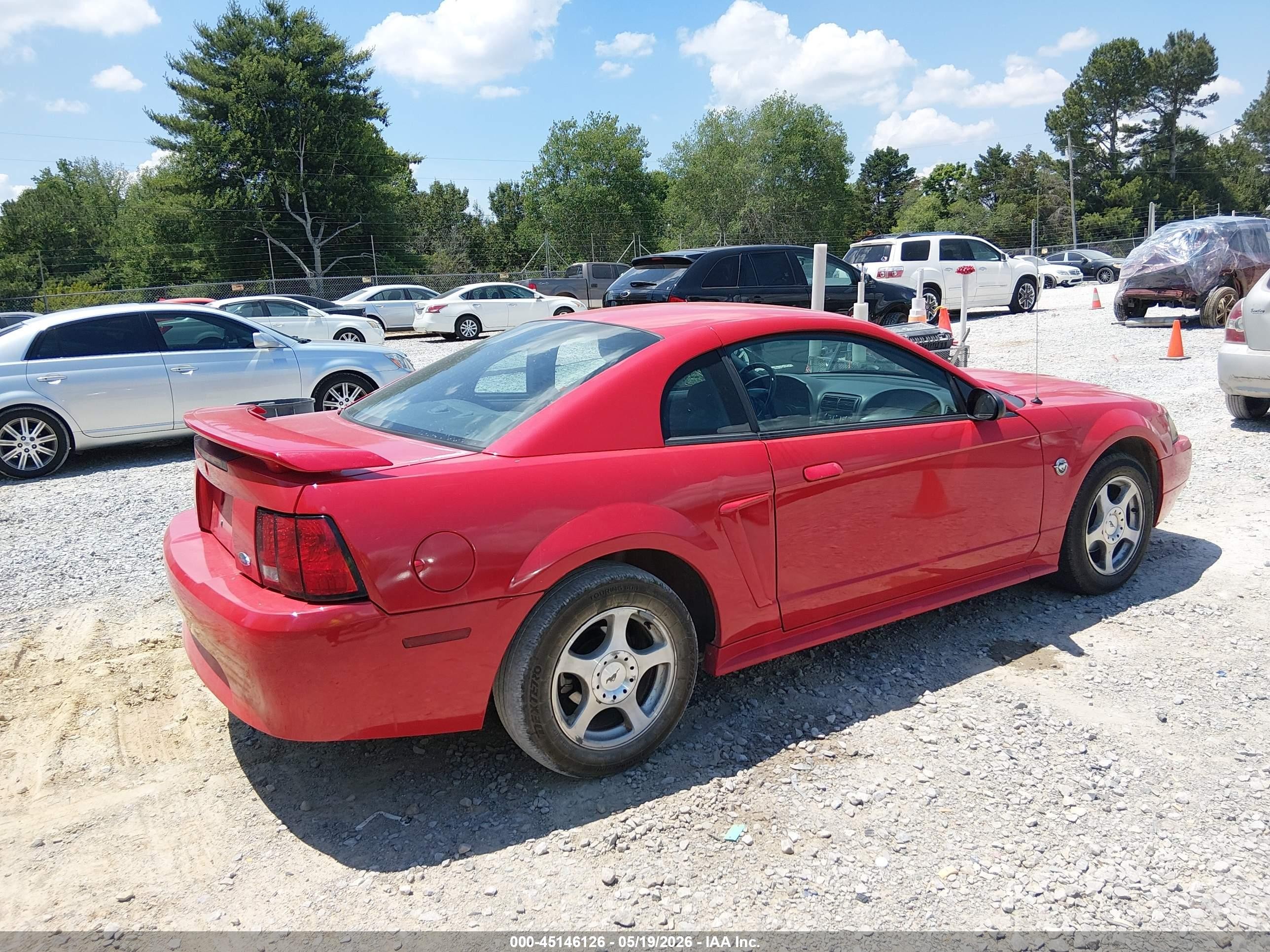2004 Ford Mustang   Red vin: 1FAFP40654F170073