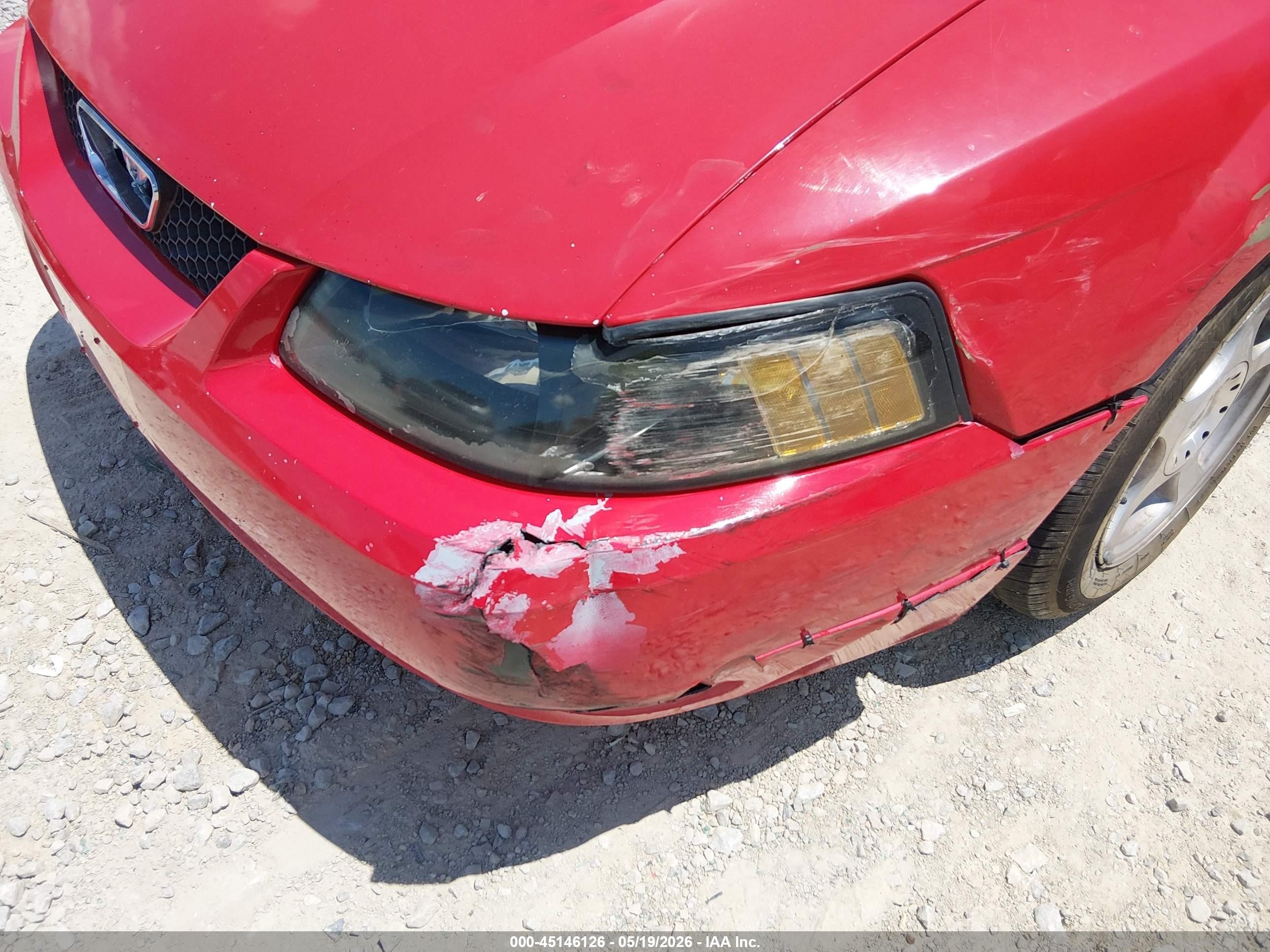 2004 Ford Mustang   Red vin: 1FAFP40654F170073