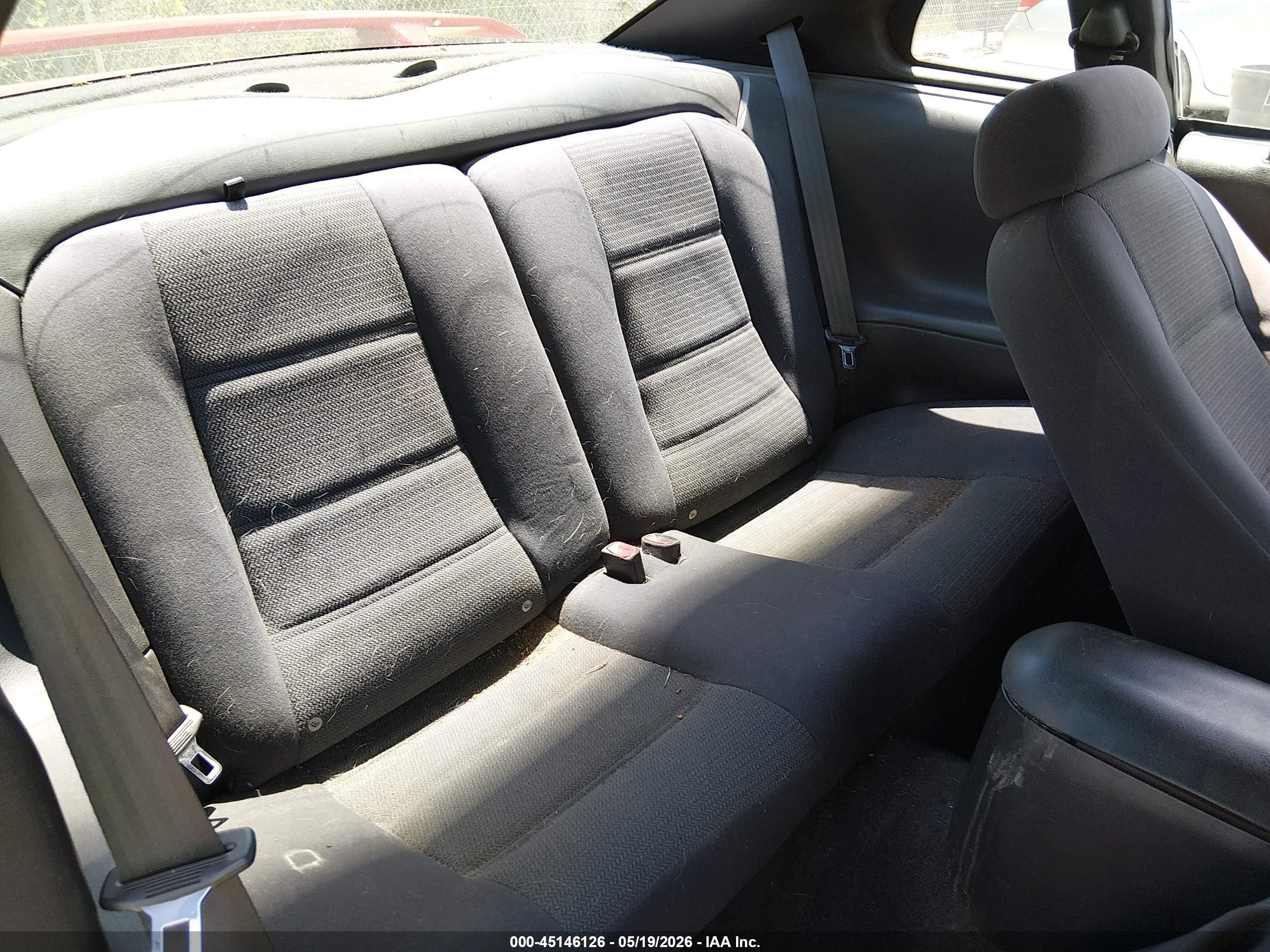 2004 Ford Mustang   Red vin: 1FAFP40654F170073
