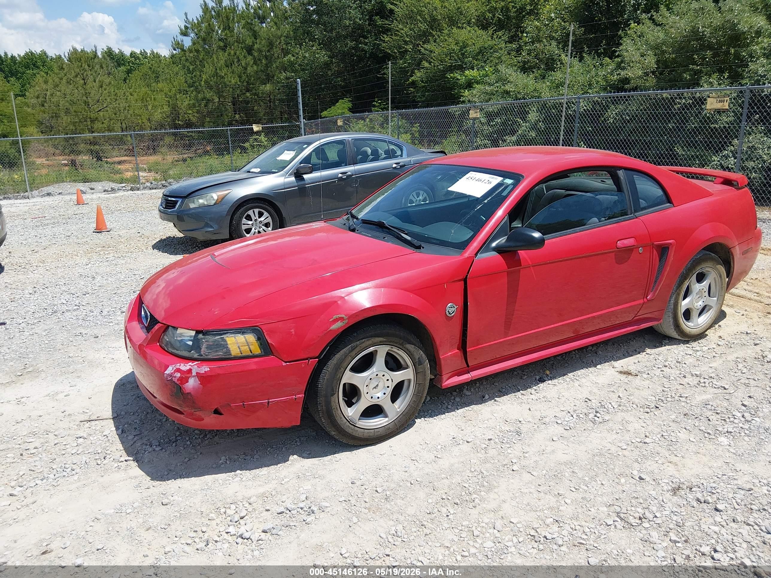 2004 Ford Mustang   Red vin: 1FAFP40654F170073