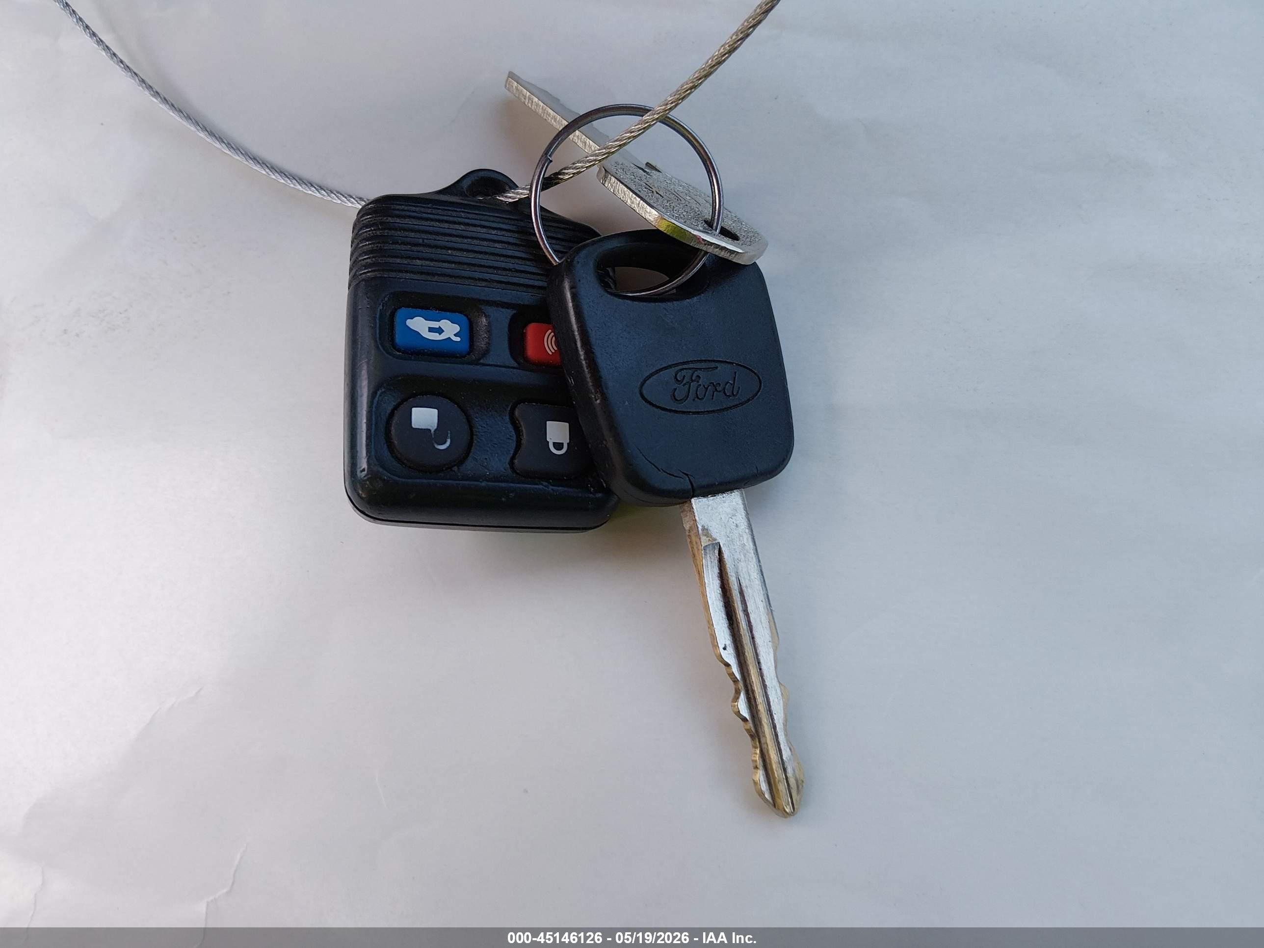 2004 Ford Mustang   Red vin: 1FAFP40654F170073