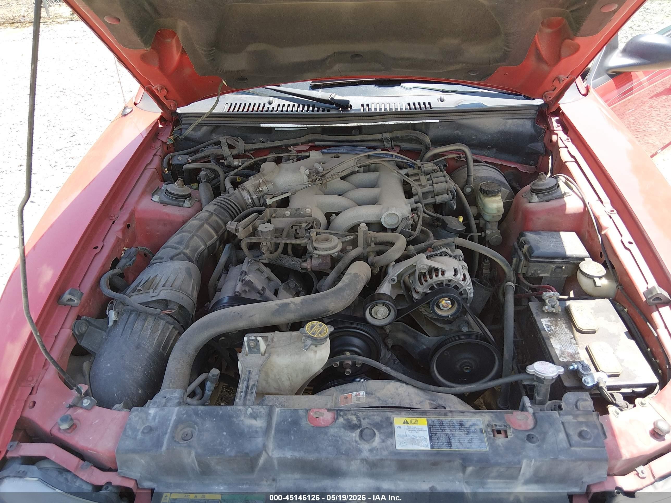 2004 Ford Mustang   Red vin: 1FAFP40654F170073