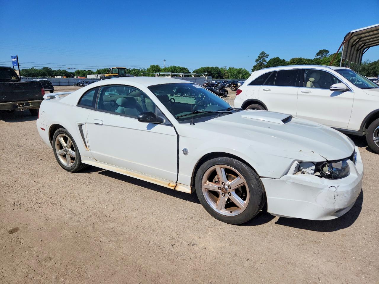 2004 Ford Mustang White vin: 1FAFP40654F174107