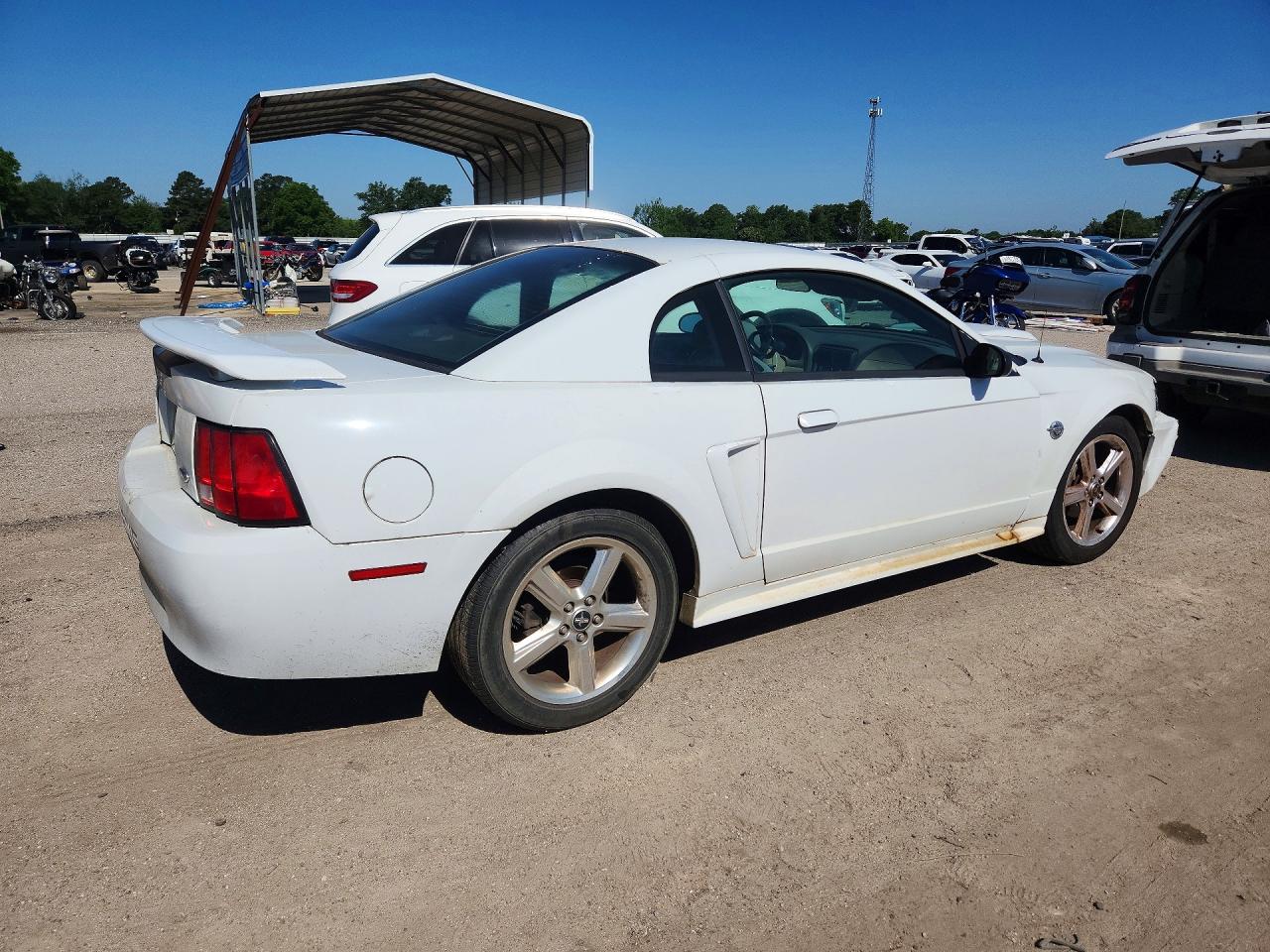 2004 Ford Mustang White vin: 1FAFP40654F174107