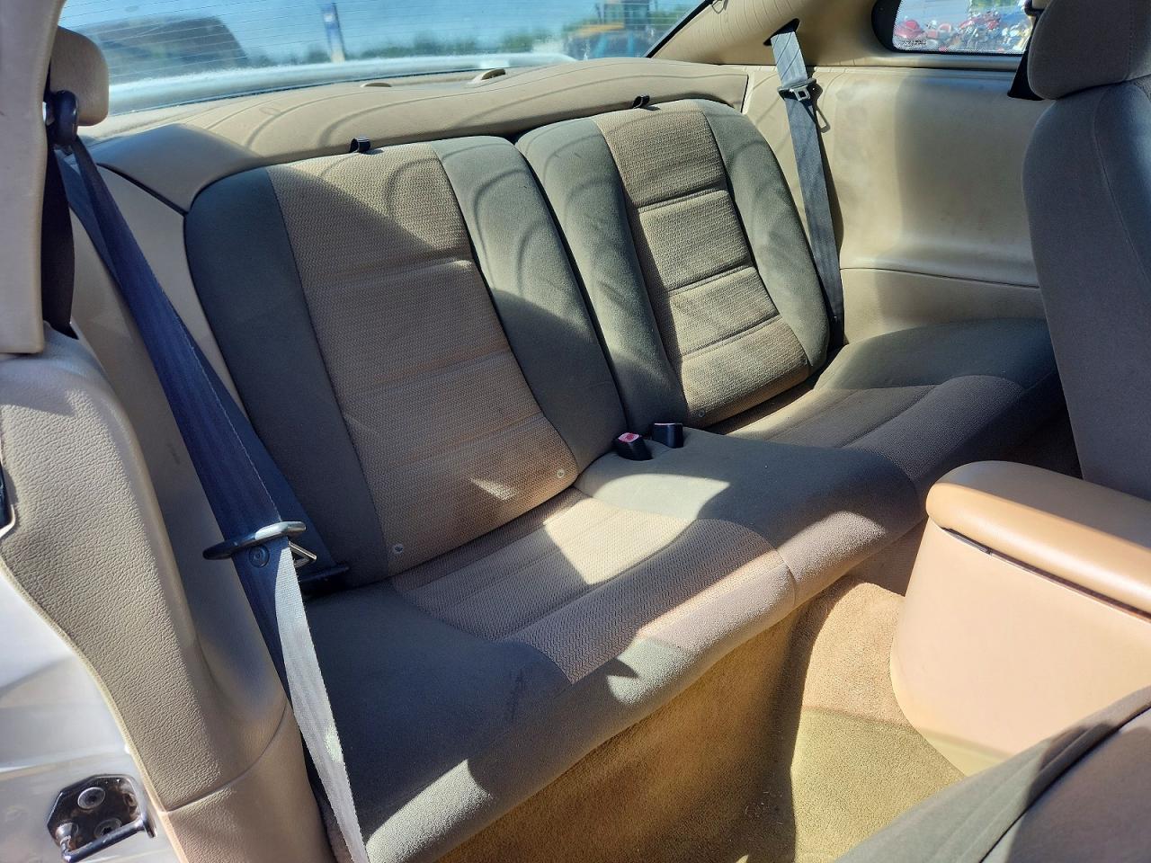 2004 Ford Mustang White vin: 1FAFP40654F174107