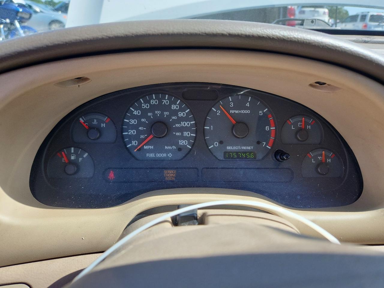 2004 Ford Mustang White vin: 1FAFP40654F174107