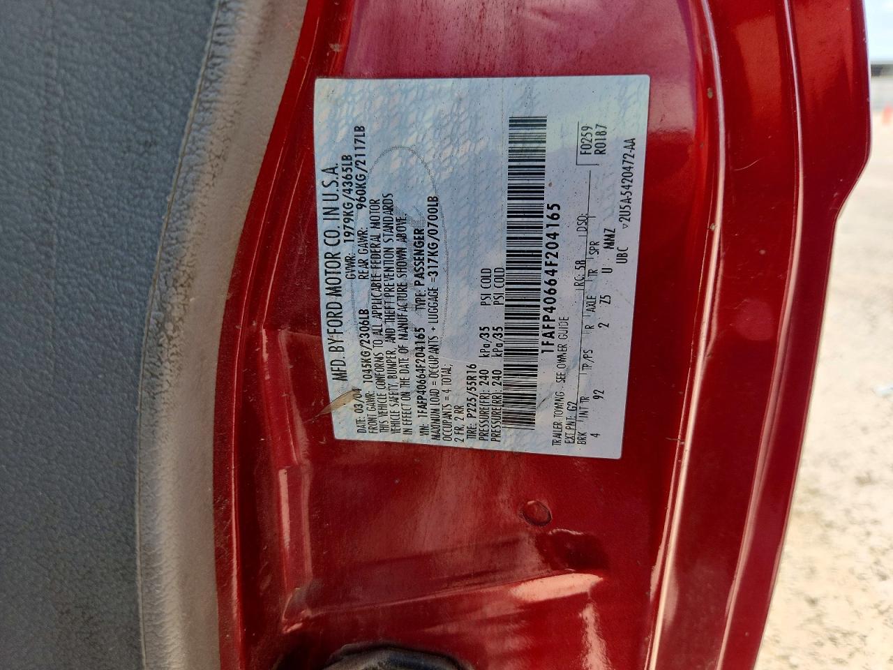 2004 Ford Mustang Red vin: 1FAFP40664F204165