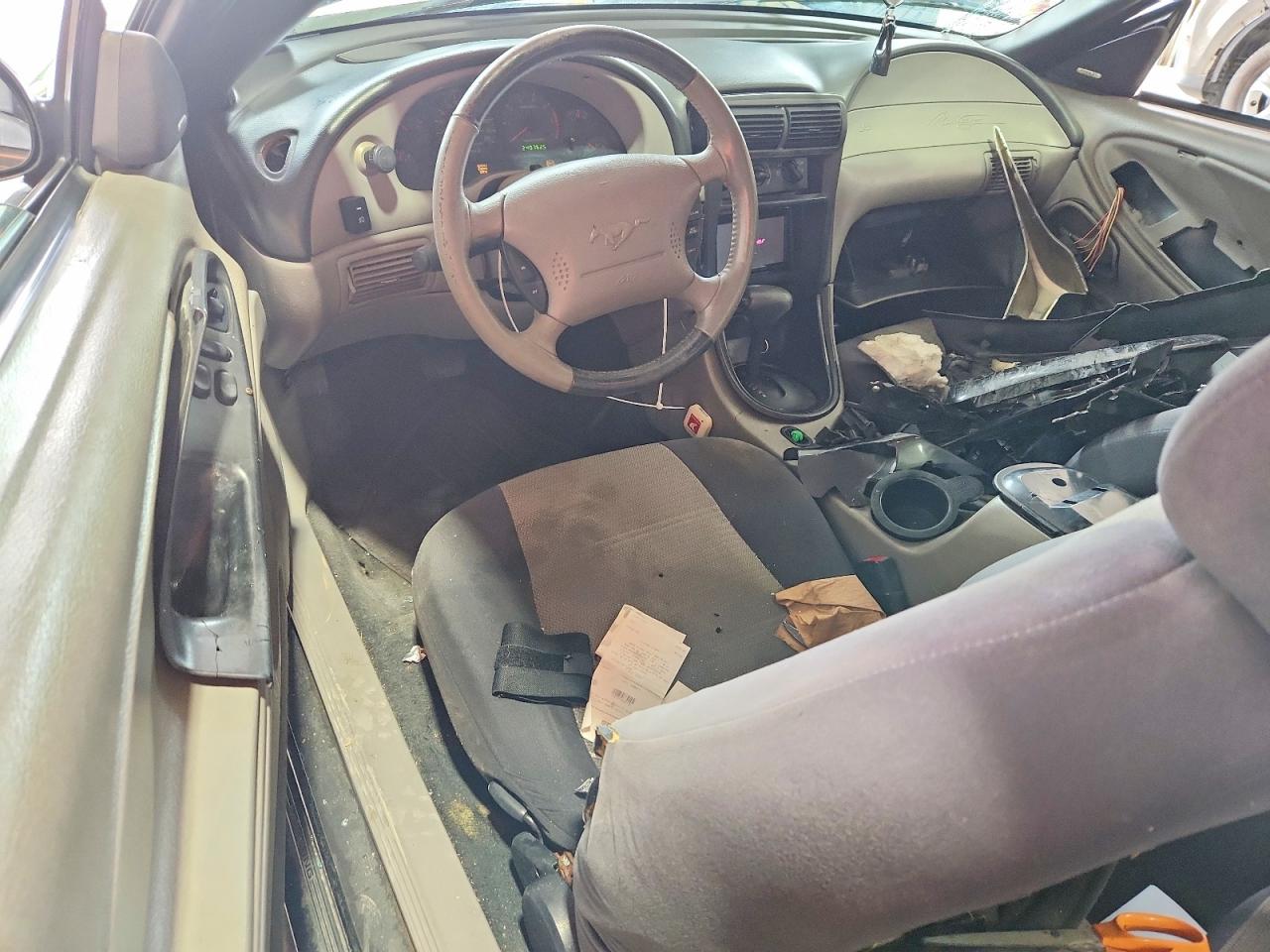 2004 Ford Mustang Черный vin: 1FAFP40664F214243