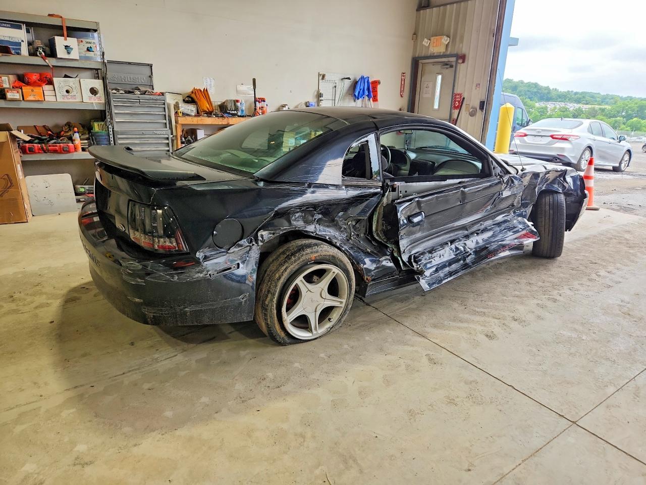2004 Ford Mustang Черный vin: 1FAFP40664F214243