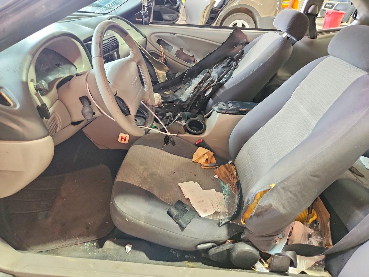 2004 Ford Mustang Черный vin: 1FAFP40664F214243