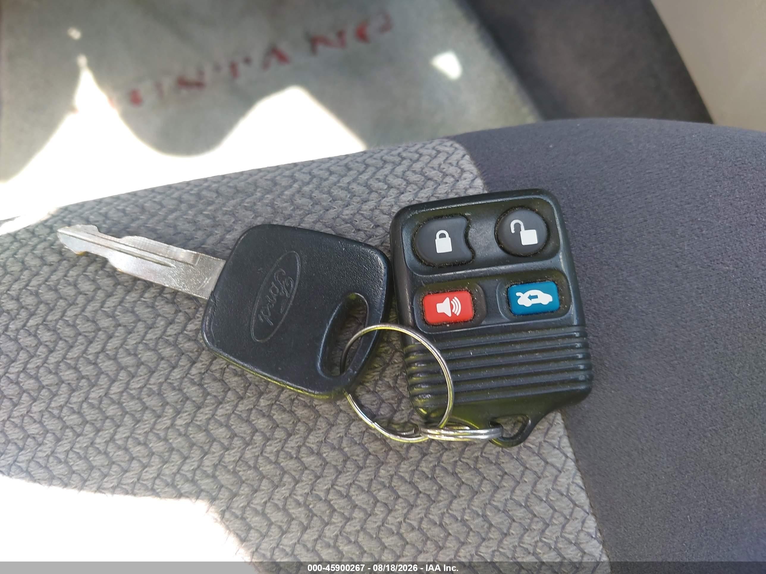 2004 Ford Mustang   Red vin: 1FAFP40664F218387