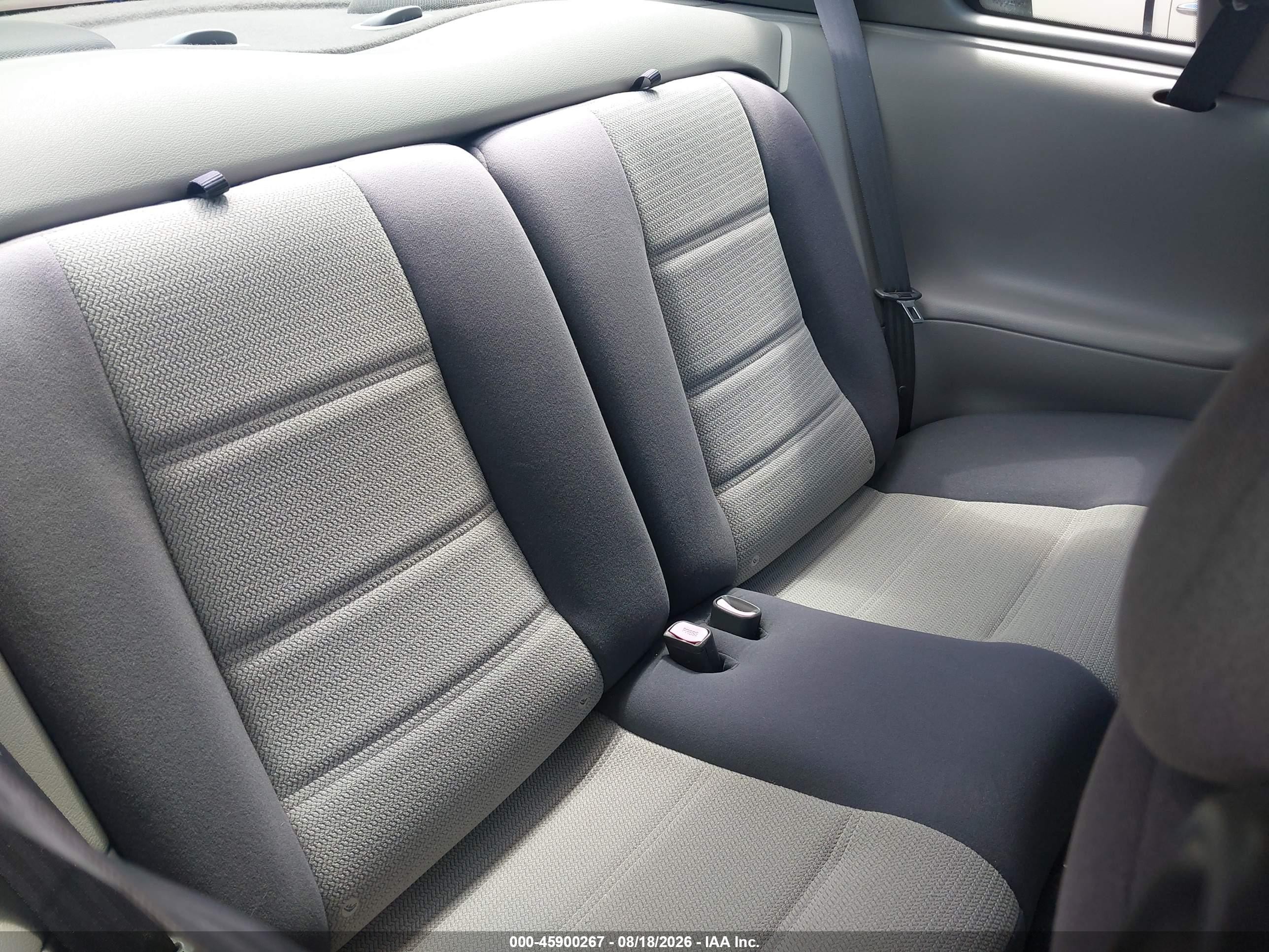 2004 Ford Mustang   Red vin: 1FAFP40664F218387