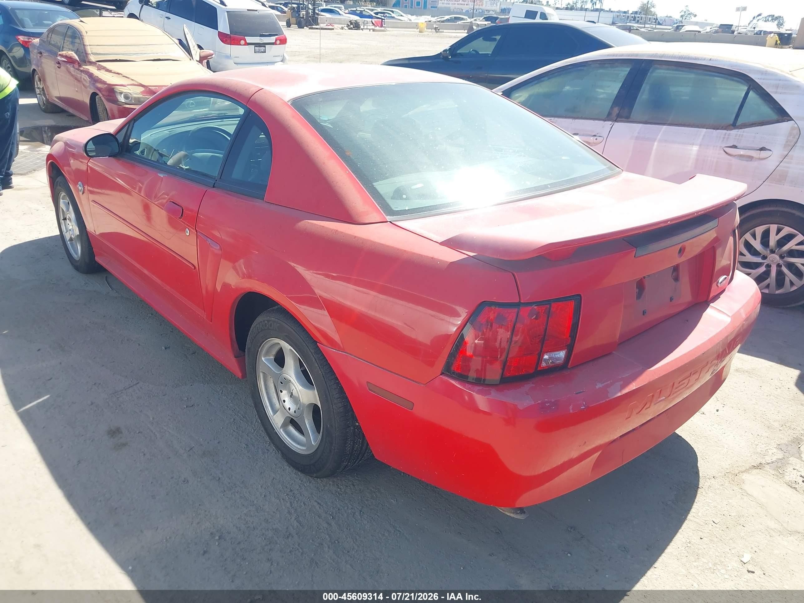 2004 Ford Mustang   Red vin: 1FAFP40674F167627