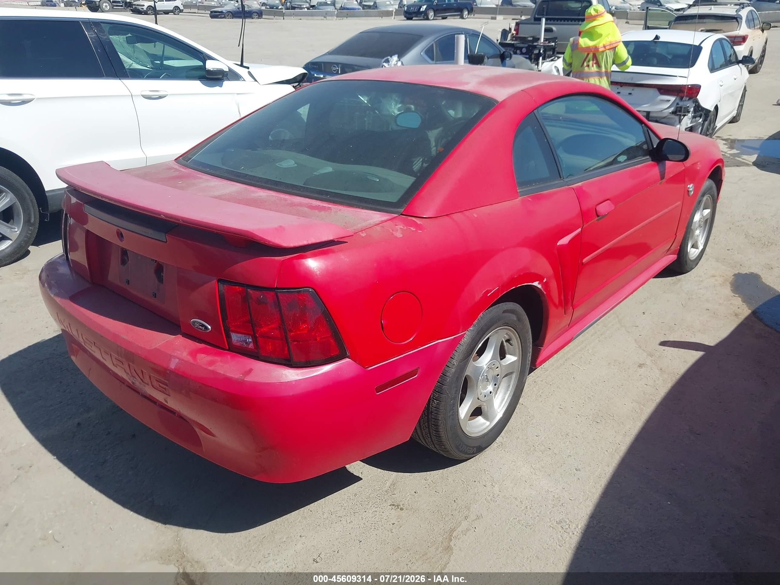 2004 Ford Mustang   Red vin: 1FAFP40674F167627