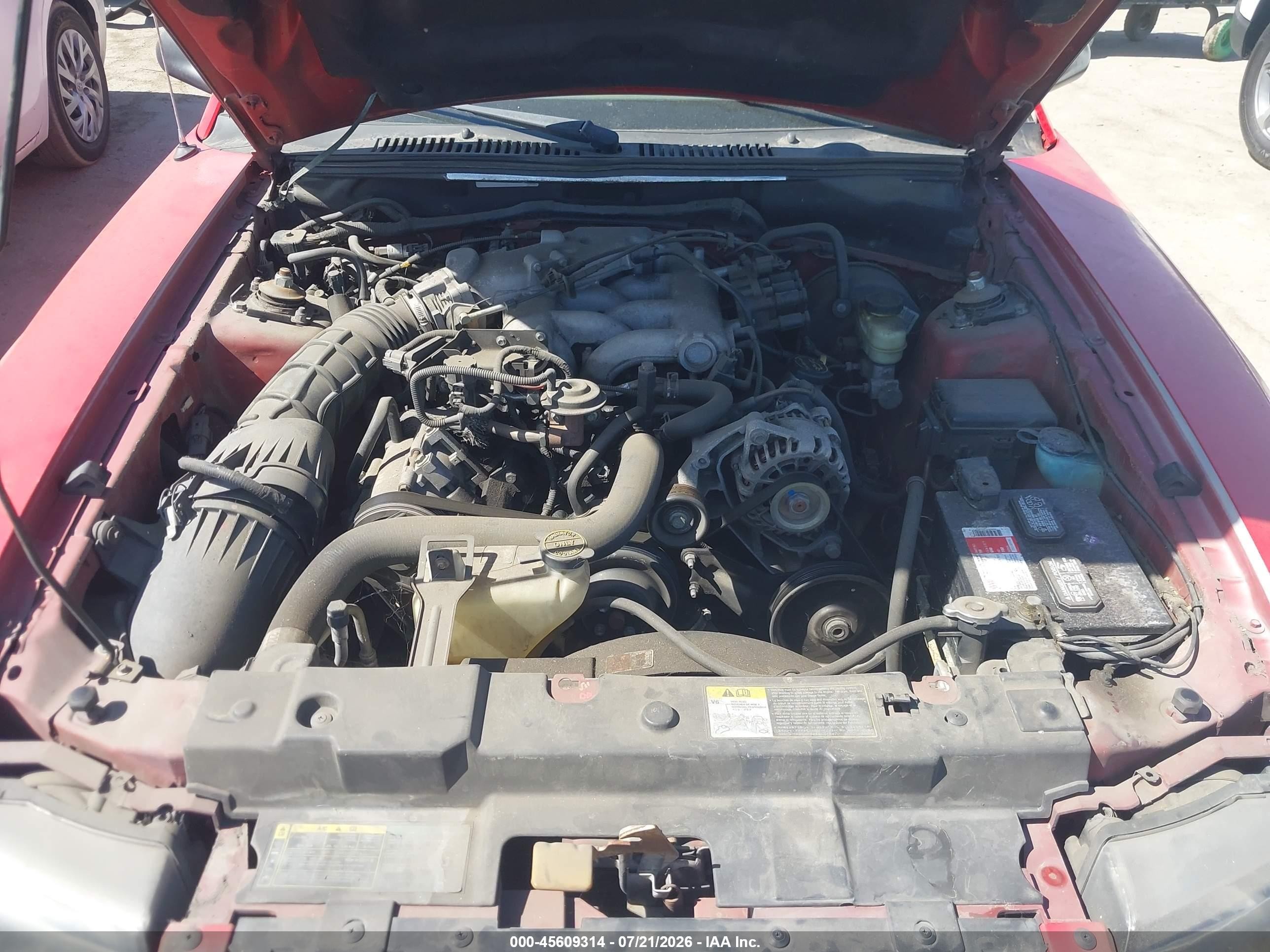 2004 Ford Mustang   Red vin: 1FAFP40674F167627