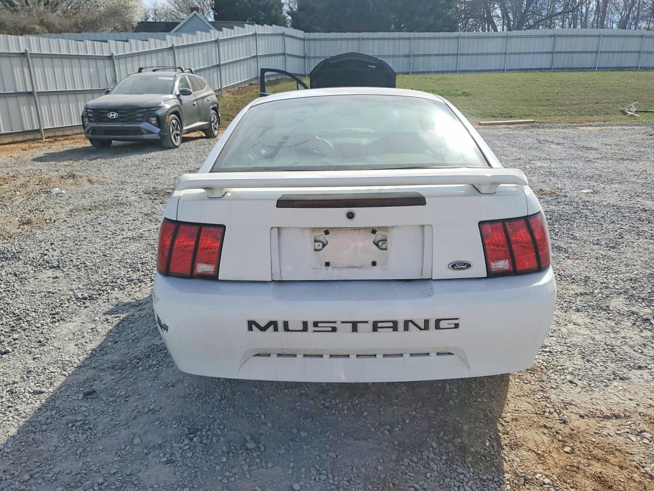 2004 Ford Mustang White vin: 1FAFP40674F236476