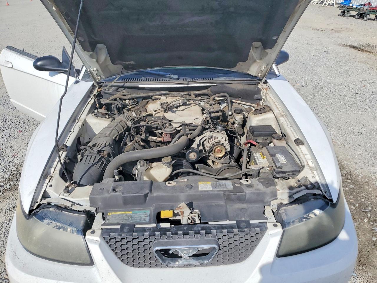 2004 Ford Mustang White vin: 1FAFP40674F236476