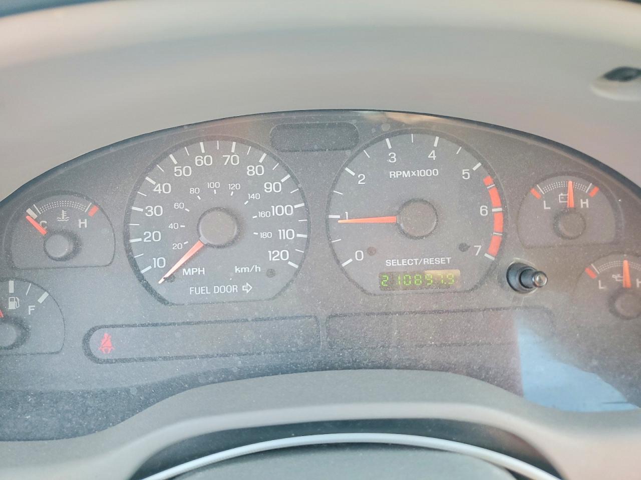 2004 Ford Mustang White vin: 1FAFP40674F236476