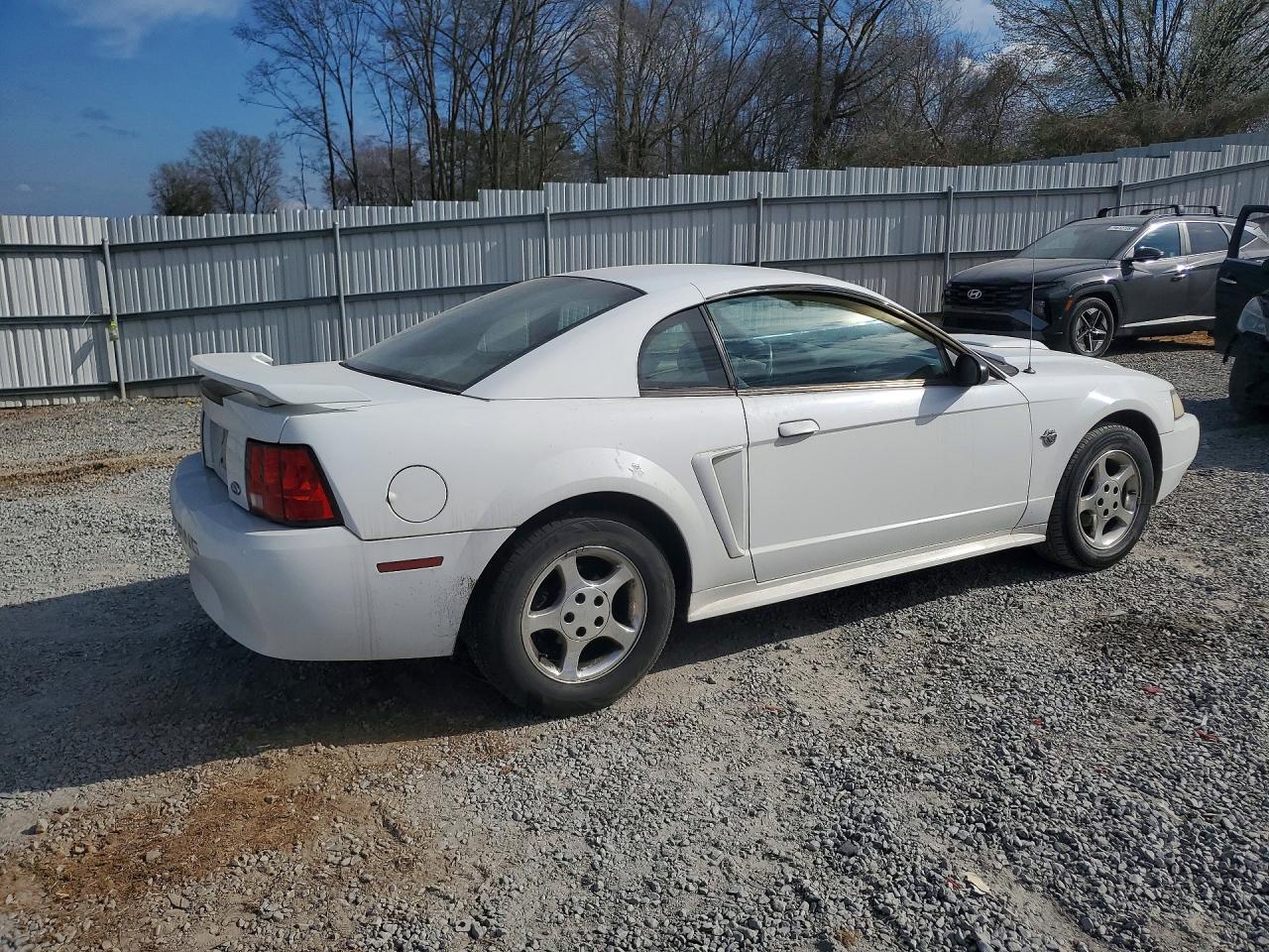 2004 Ford Mustang White vin: 1FAFP40674F236476