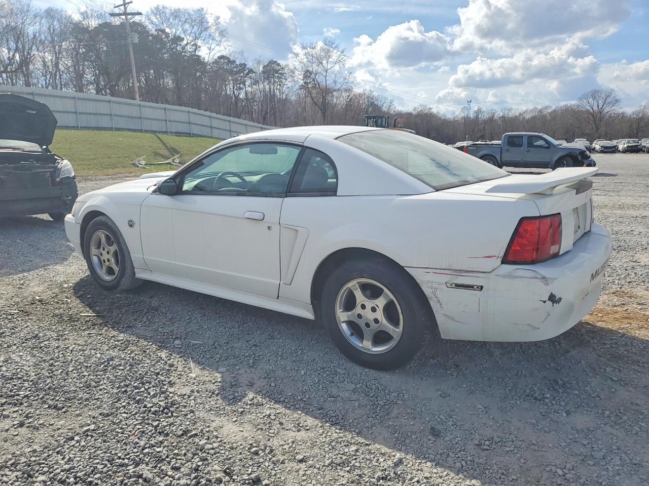 2004 Ford Mustang White vin: 1FAFP40674F236476