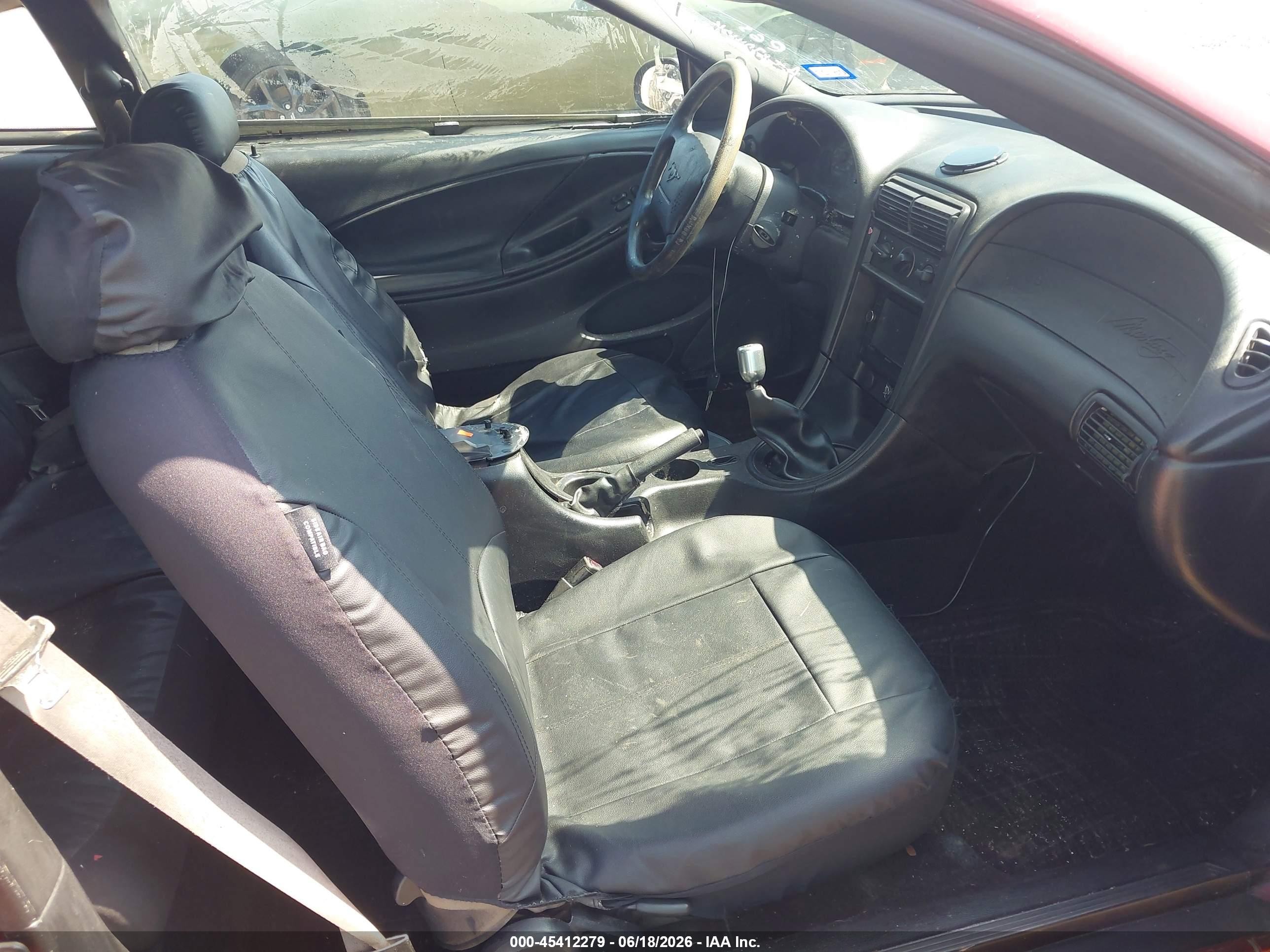 2004 Ford Mustang   Red vin: 1FAFP40694F163806