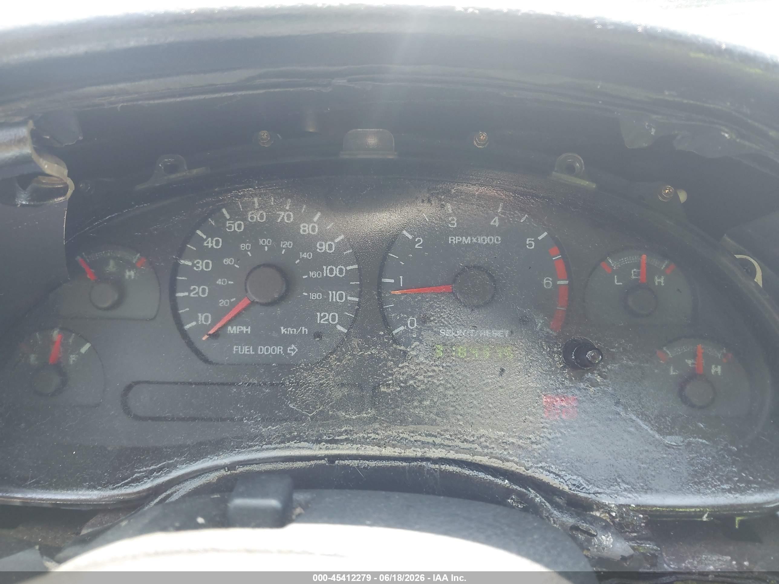 2004 Ford Mustang   Red vin: 1FAFP40694F163806