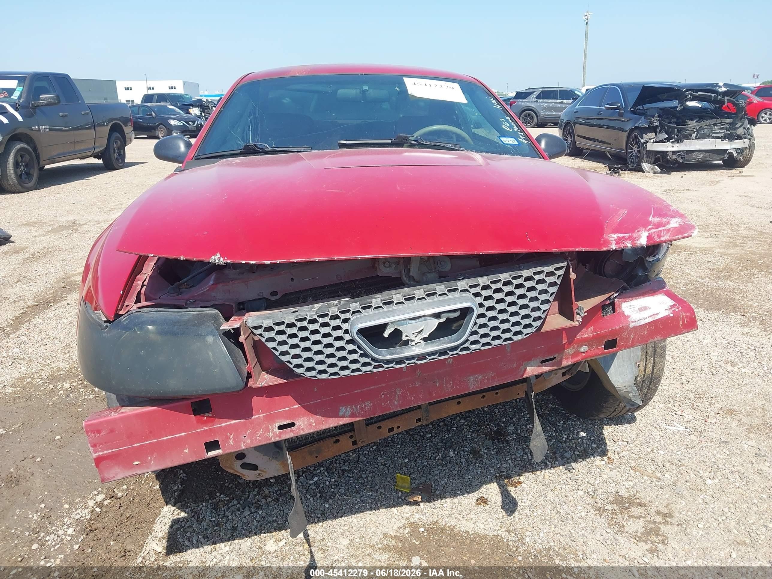2004 Ford Mustang   Red vin: 1FAFP40694F163806