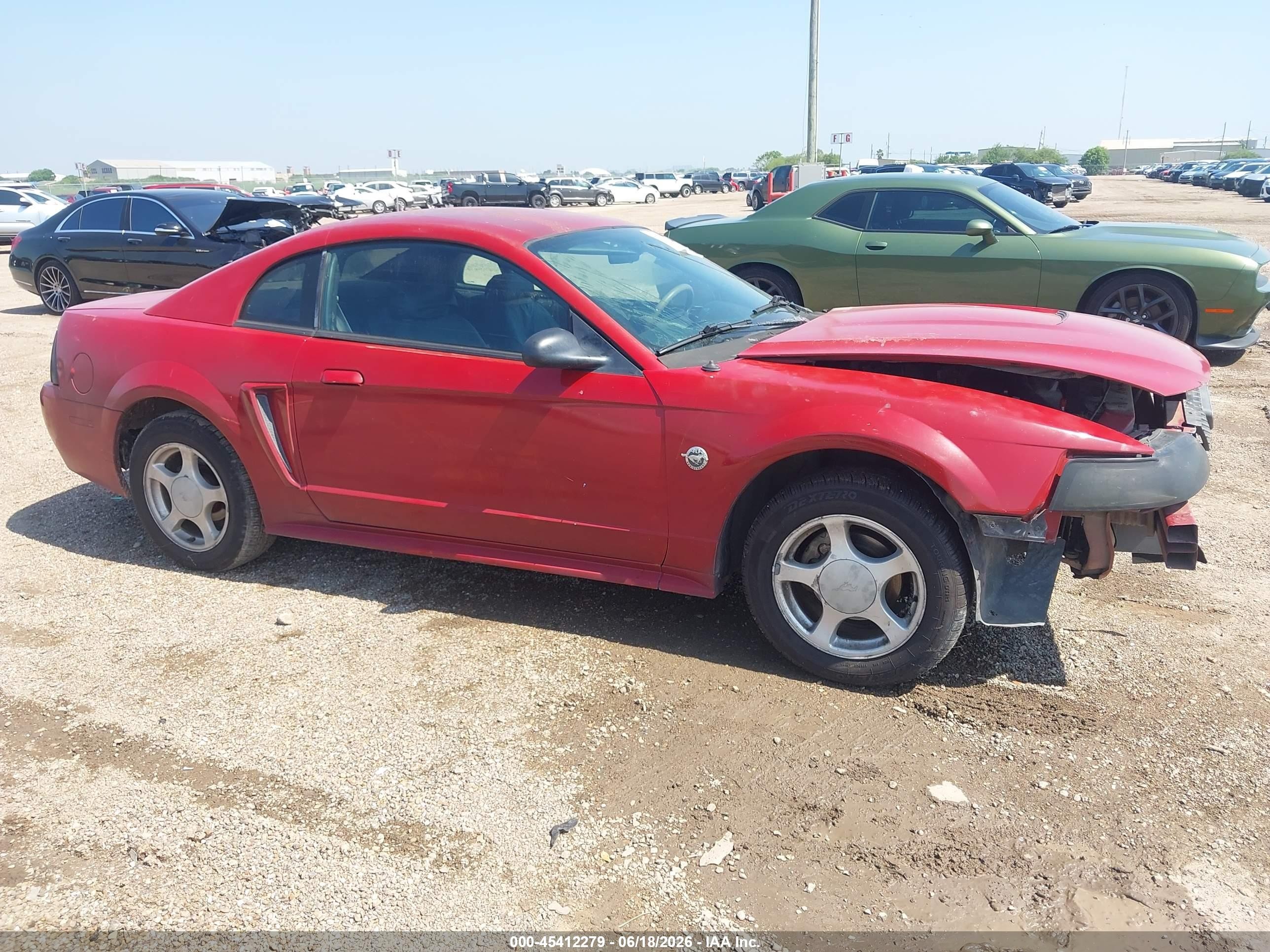 2004 Ford Mustang   Red vin: 1FAFP40694F163806